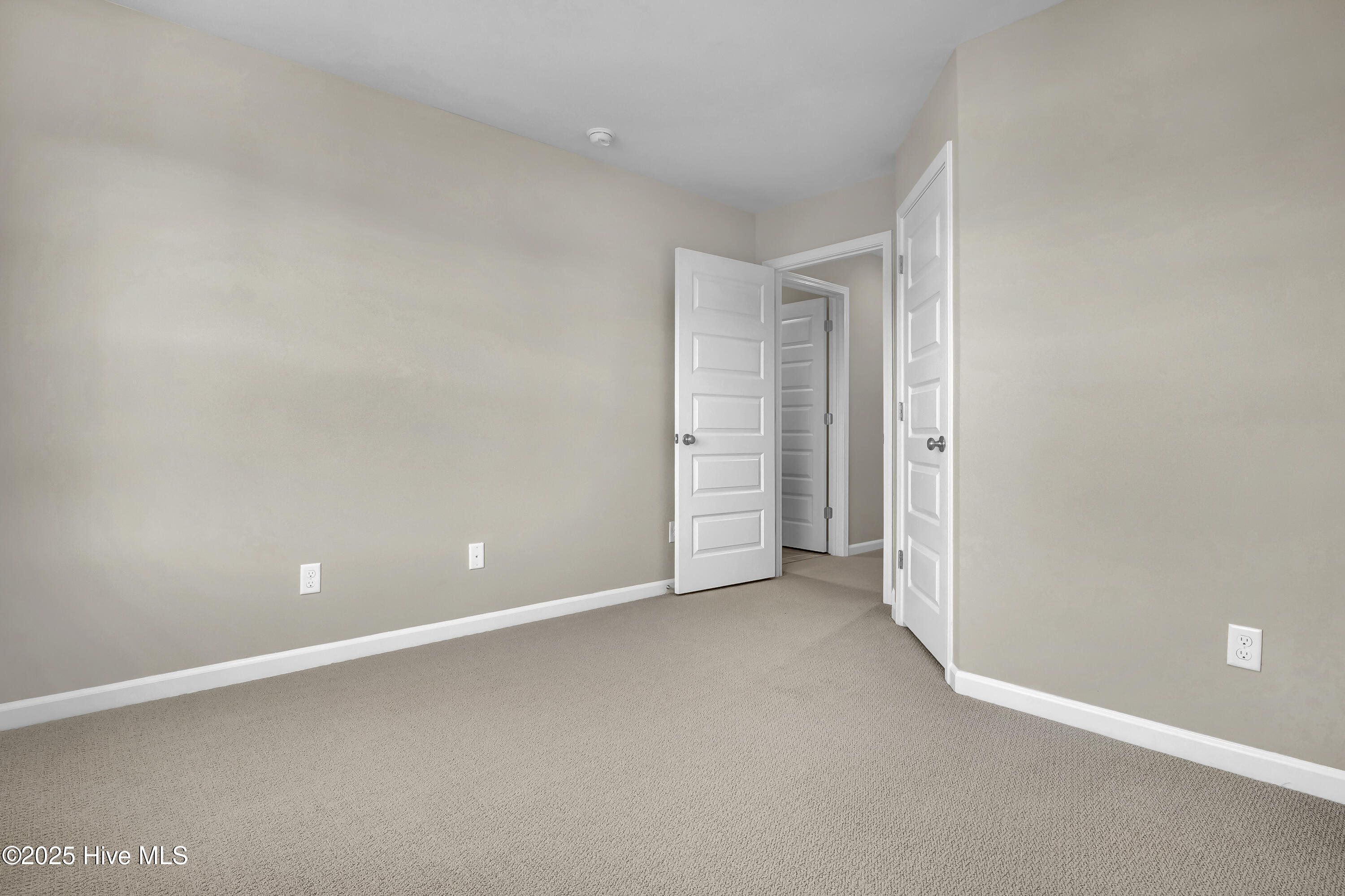 100561903 | Photo 22