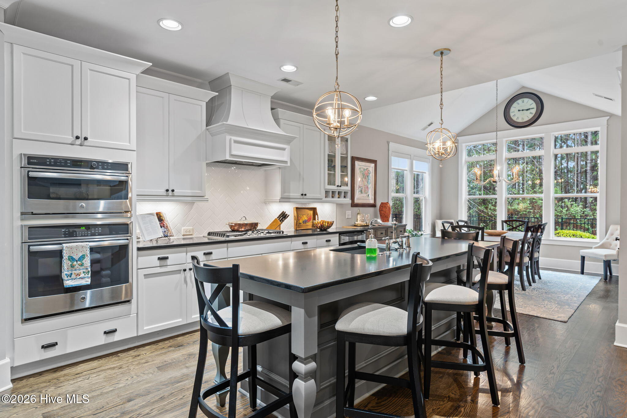 100557705 | Photo 10