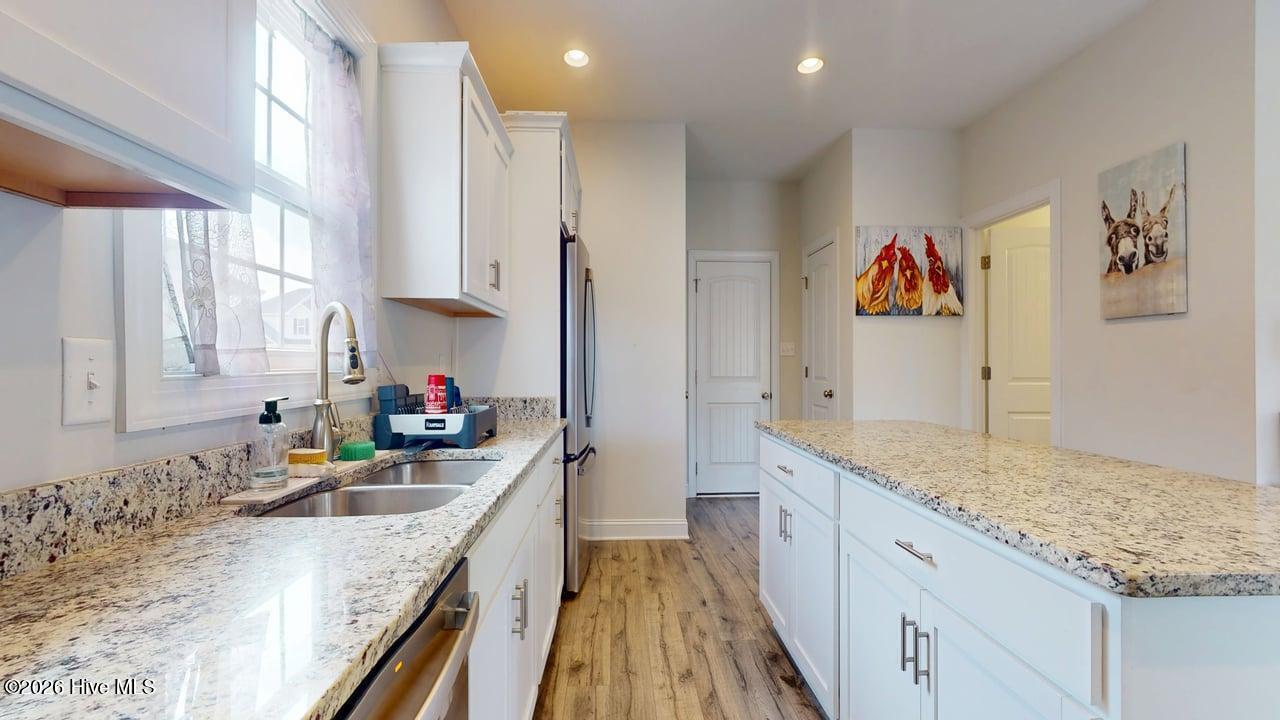 100559216 | Photo 23