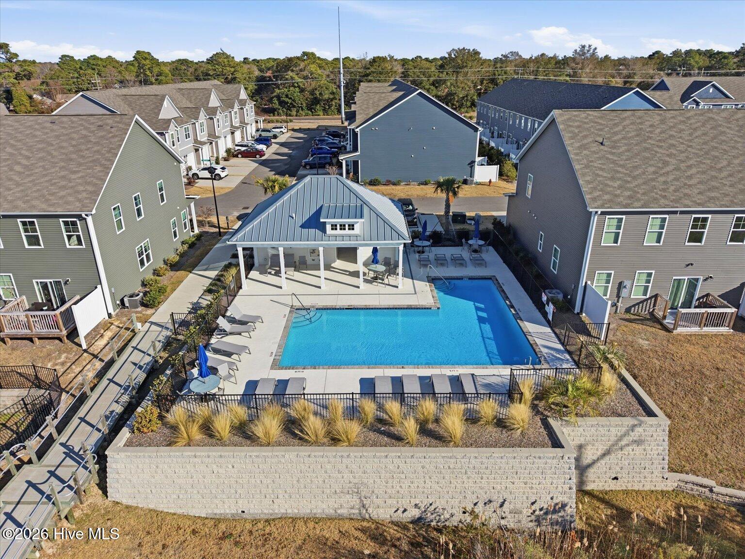 100548049 | Photo 47