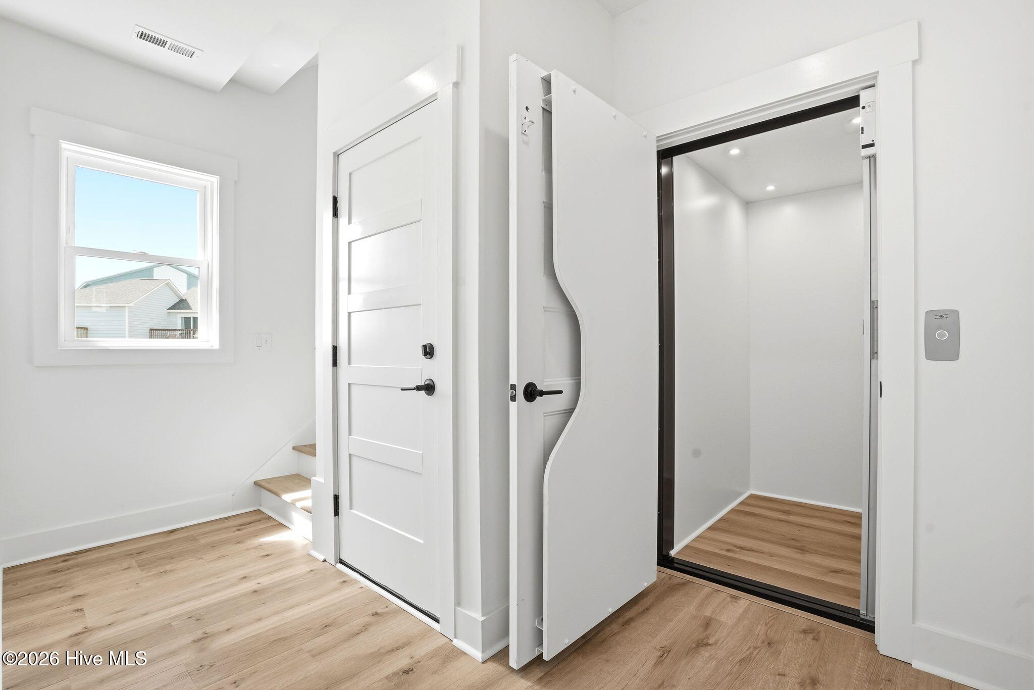 100561284 | Photo 18