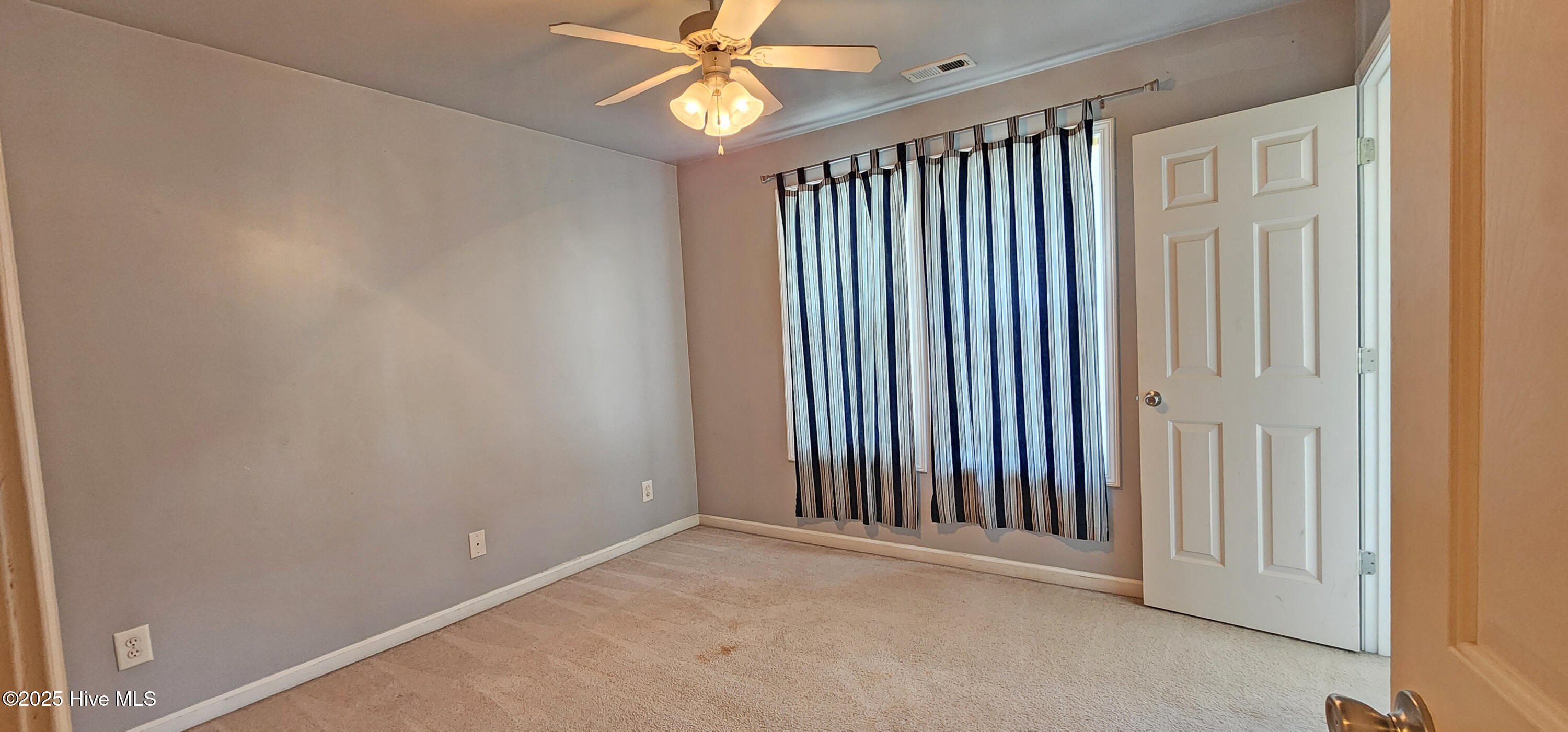 100530616 | Photo 13