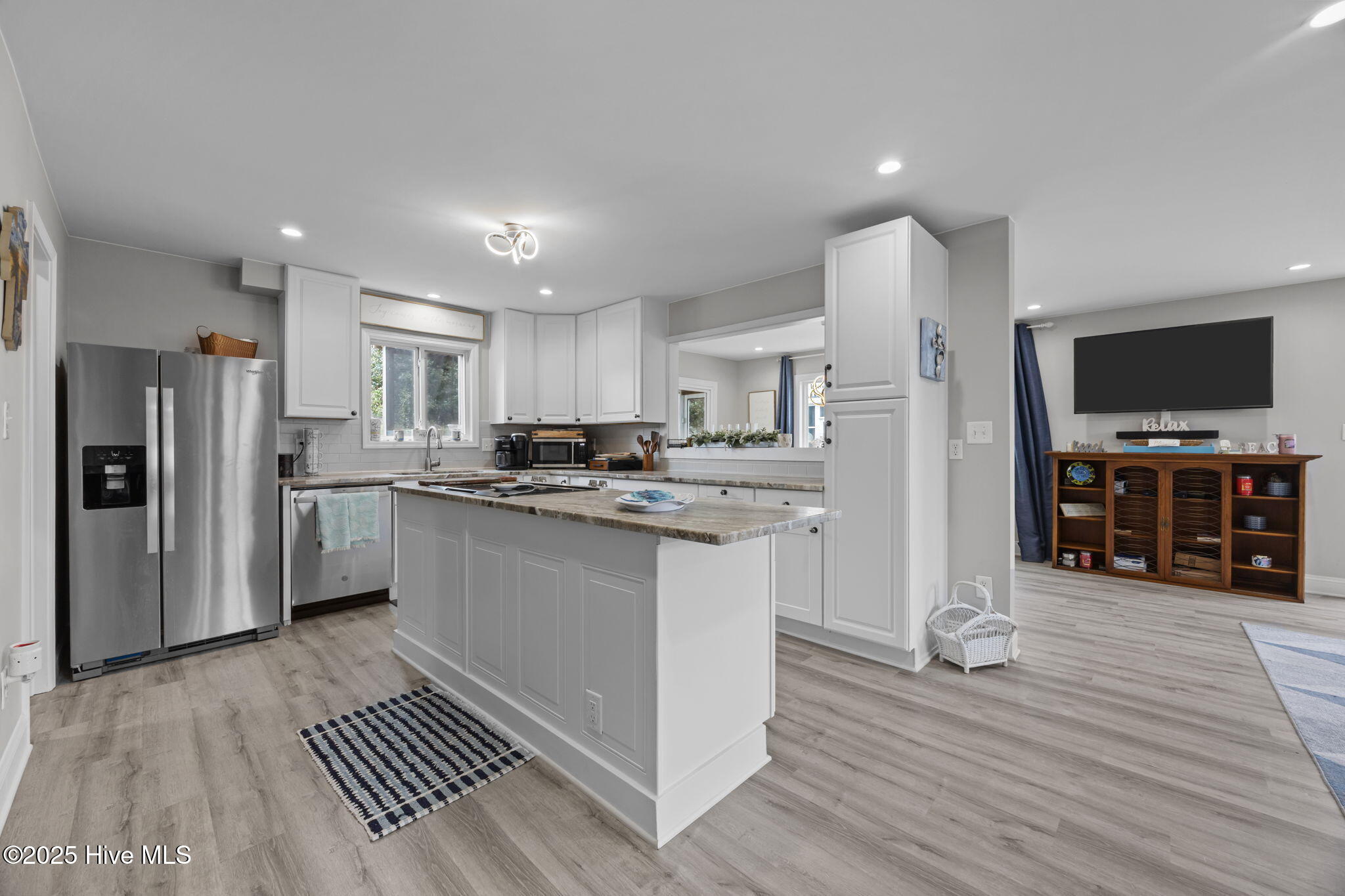 100530225 | Photo 10