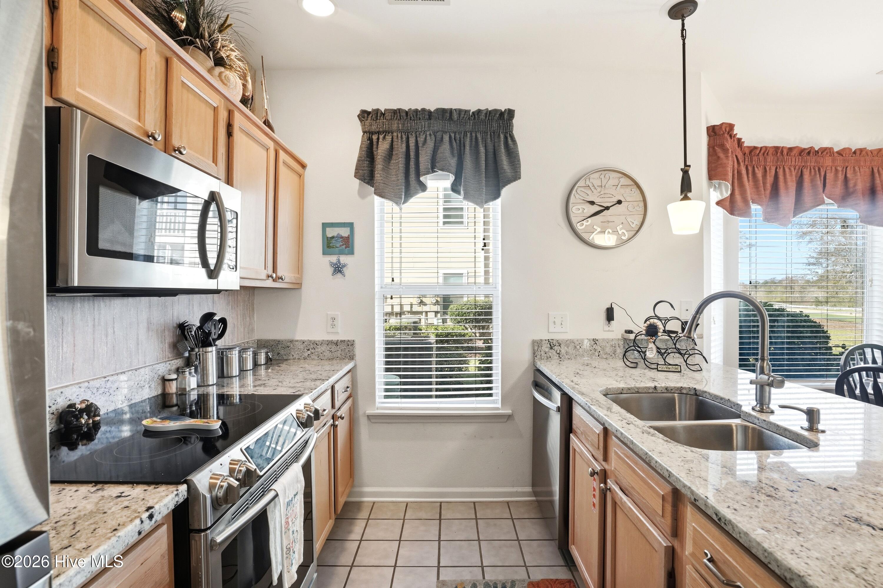 100561892 | Photo 13