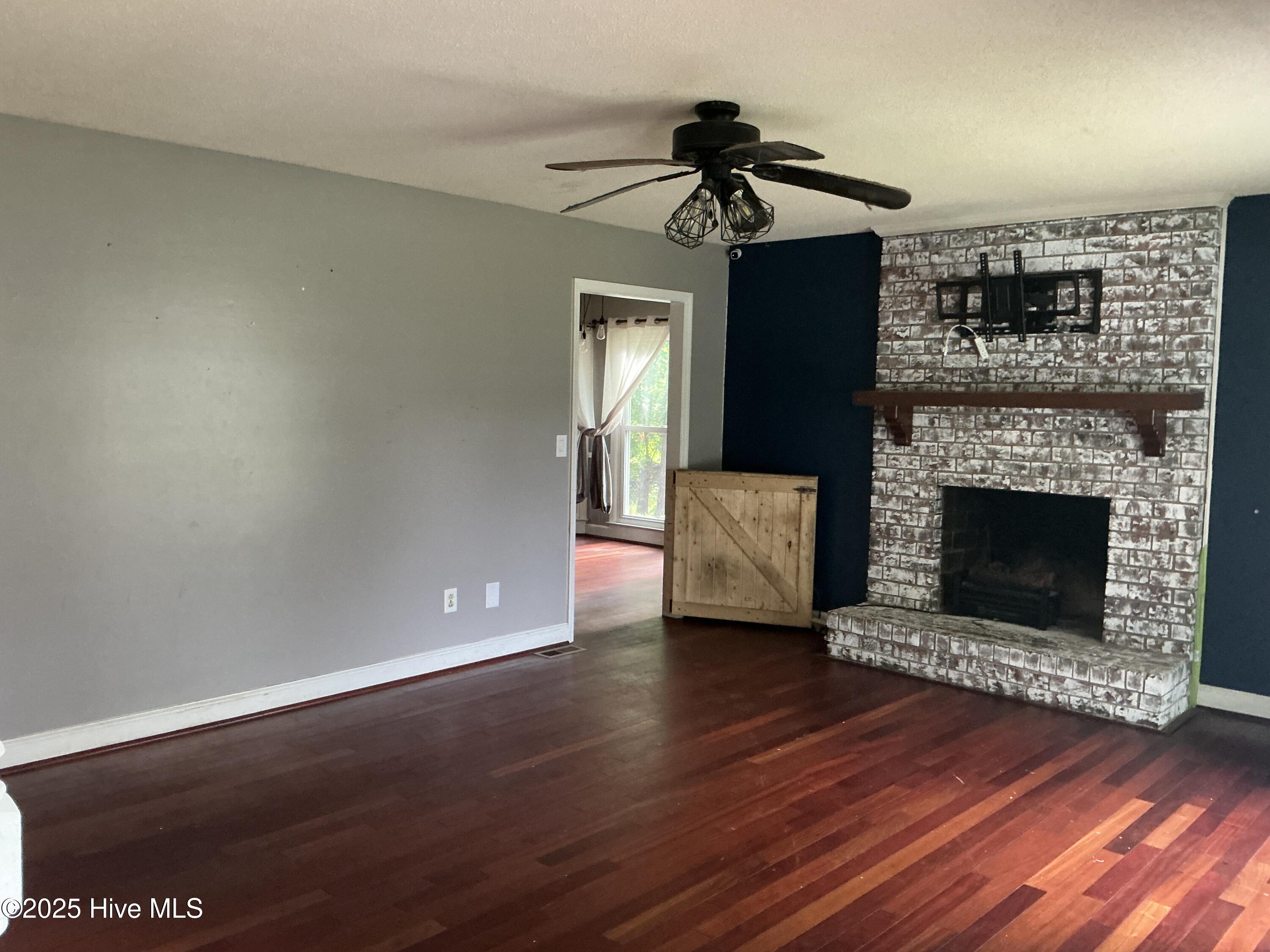 128 Robinhood Drive, Jacksonville, NC 28546 – photo 4: IMG_0927