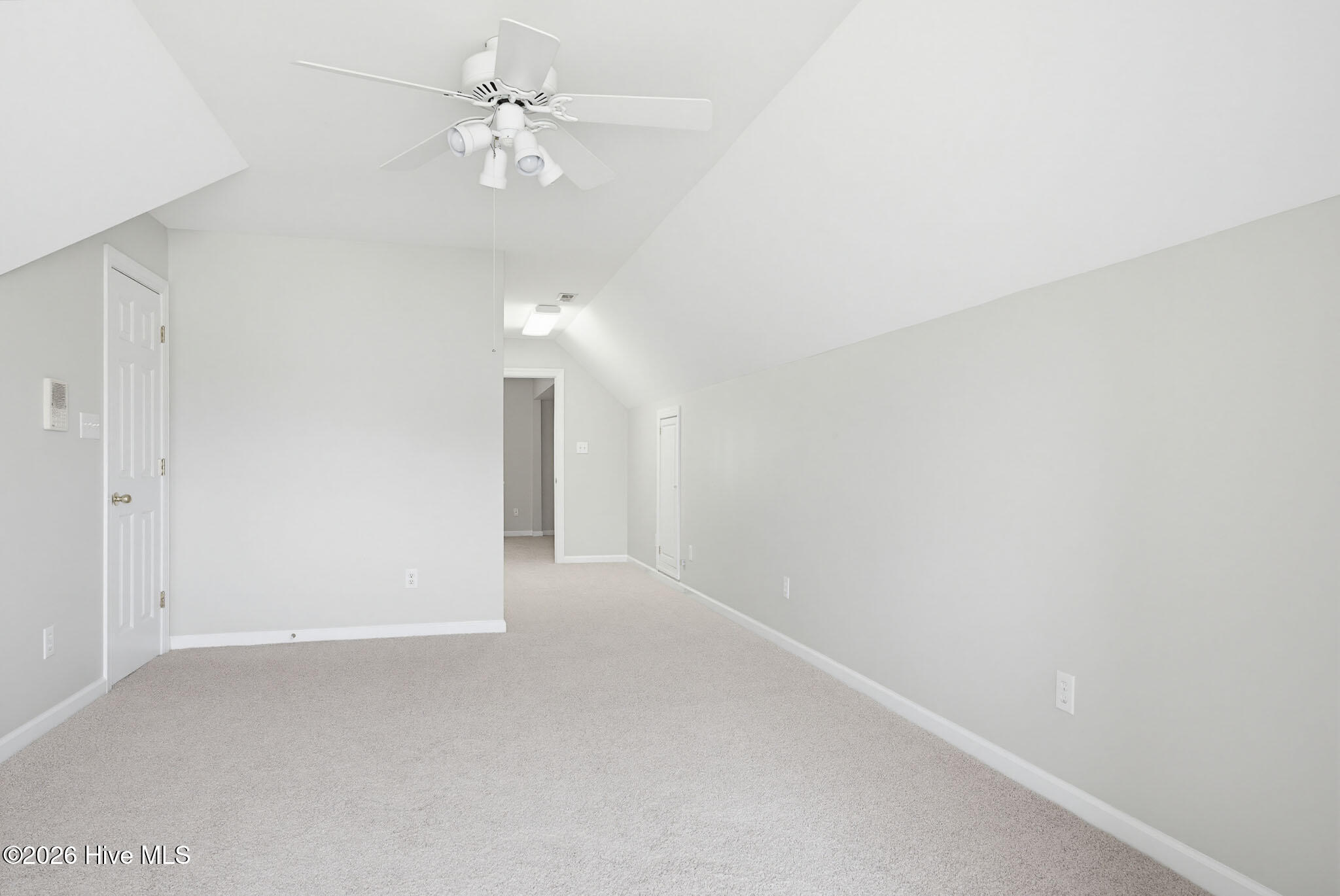 100570266 | Photo 48