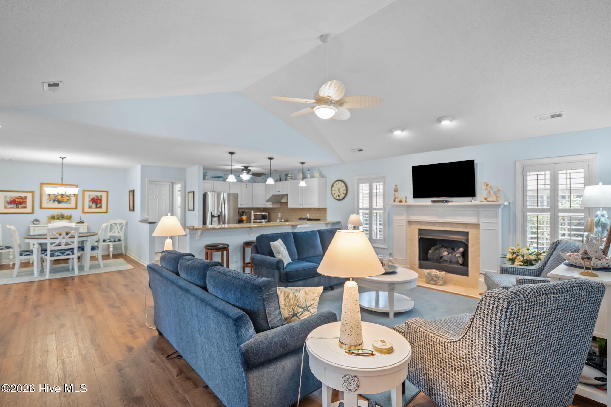 100557863 | Photo 23