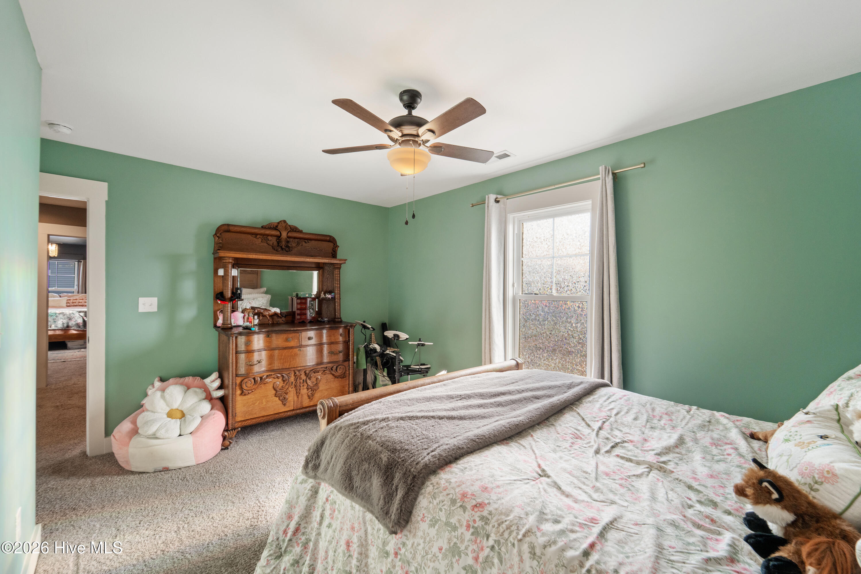 100549687 | Photo 38