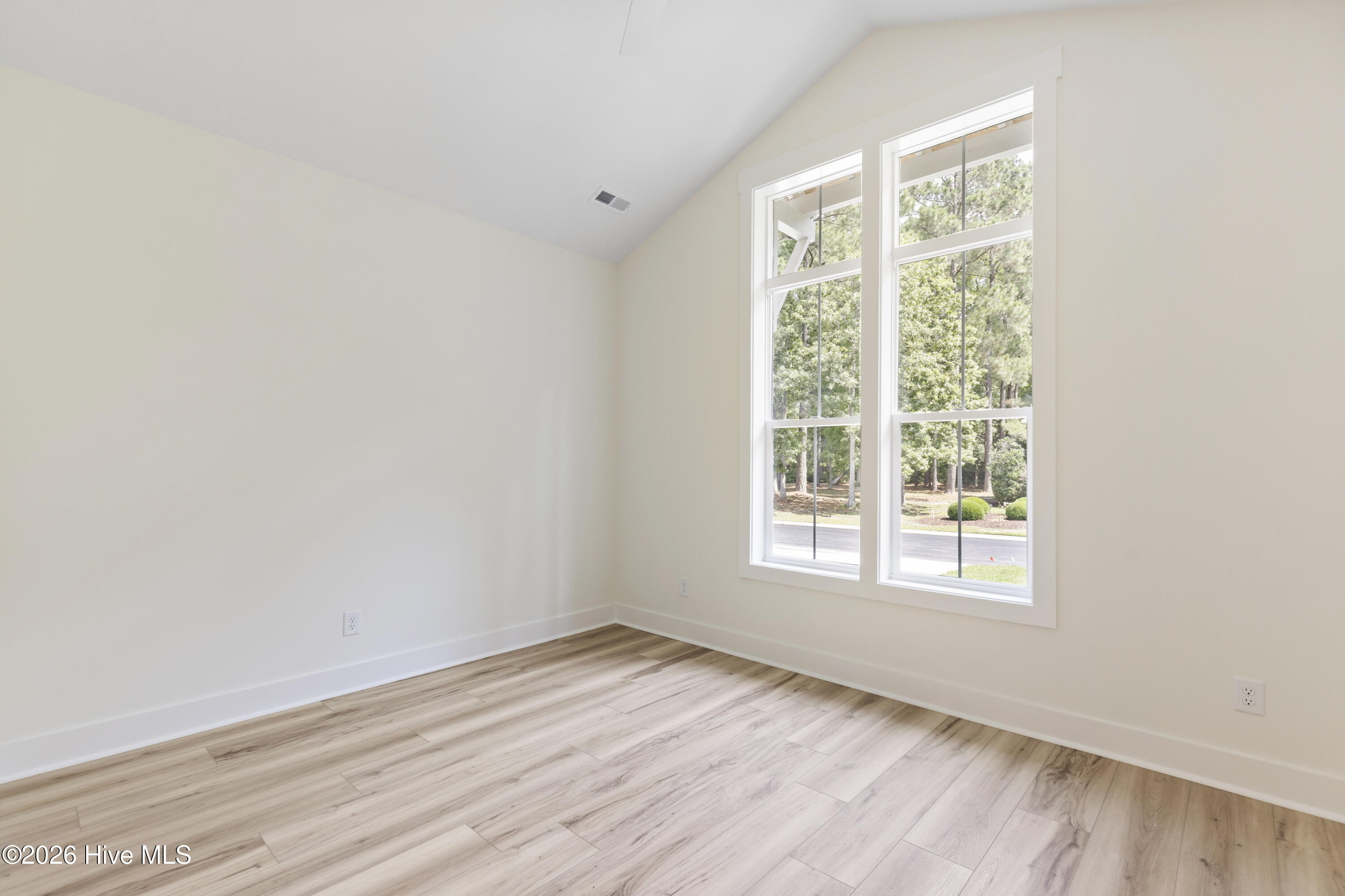 100553830 | Photo 14