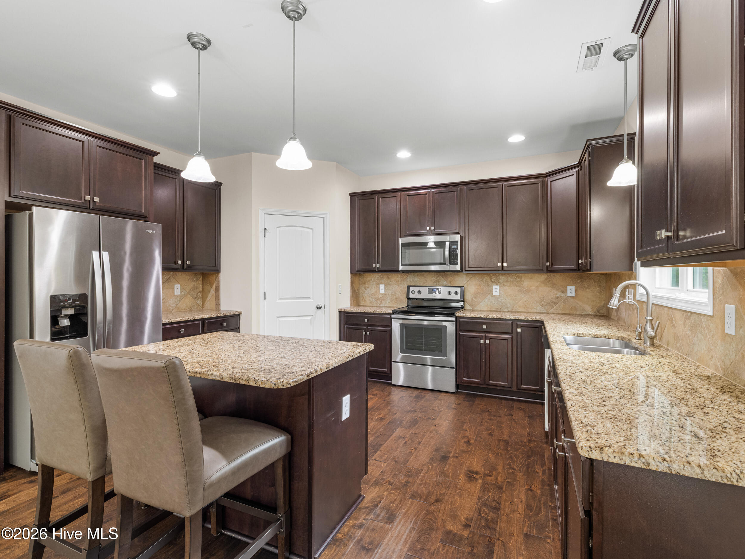 100548772 | Photo 19