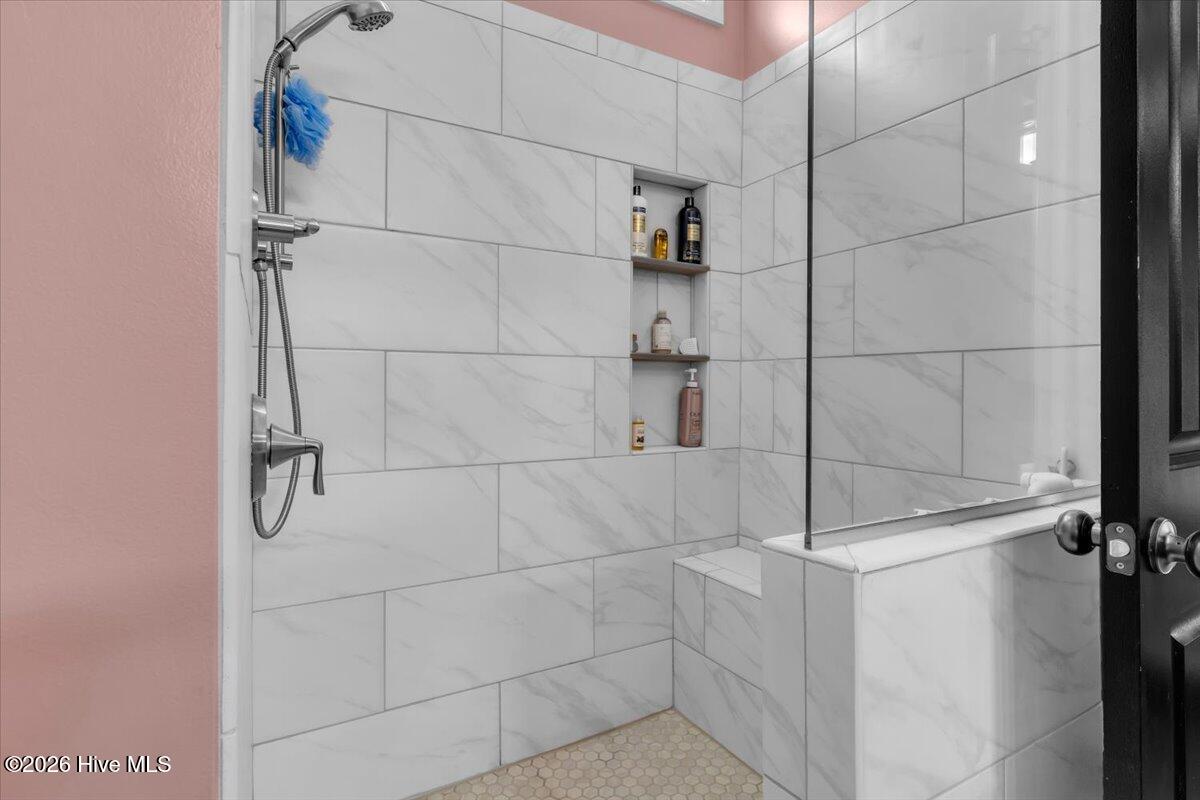 100570228 | Photo 29