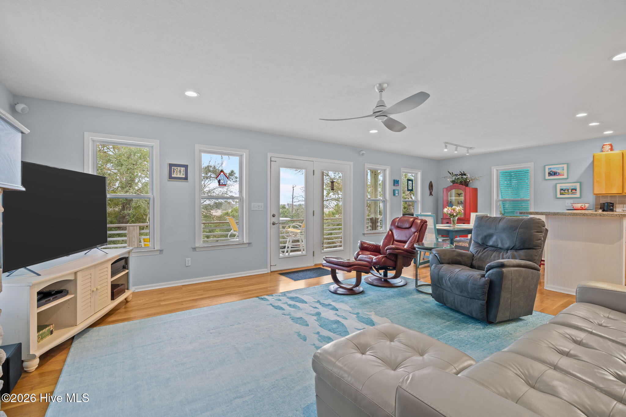 100558416 | Photo 11