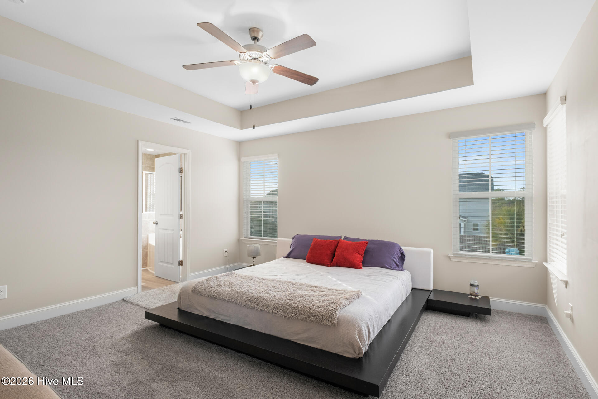 100552909 | Photo 27