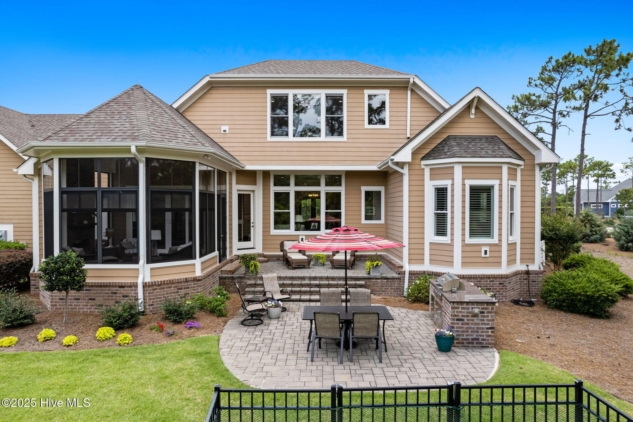 100562401 | Photo 13