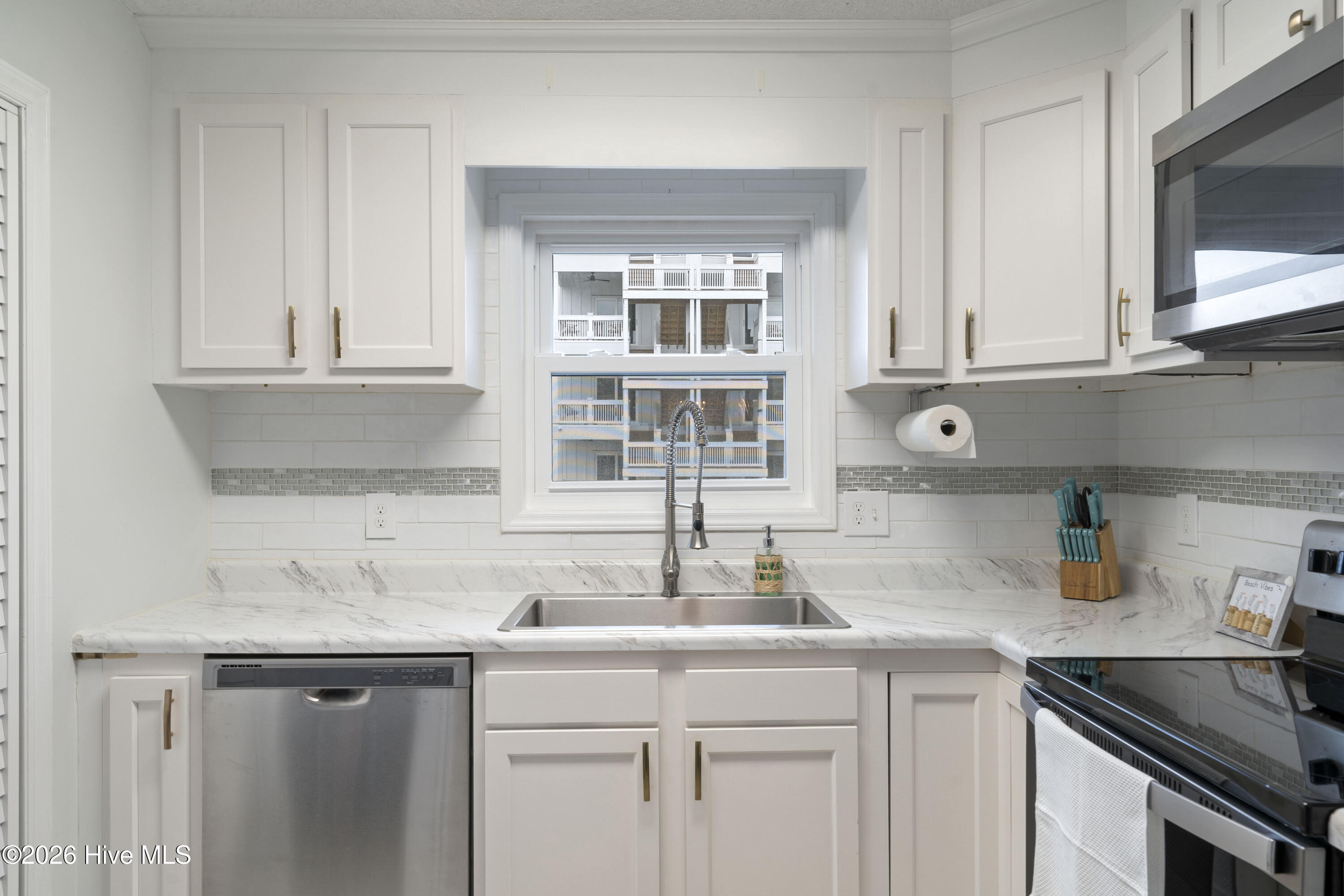 100555200 | Photo 16