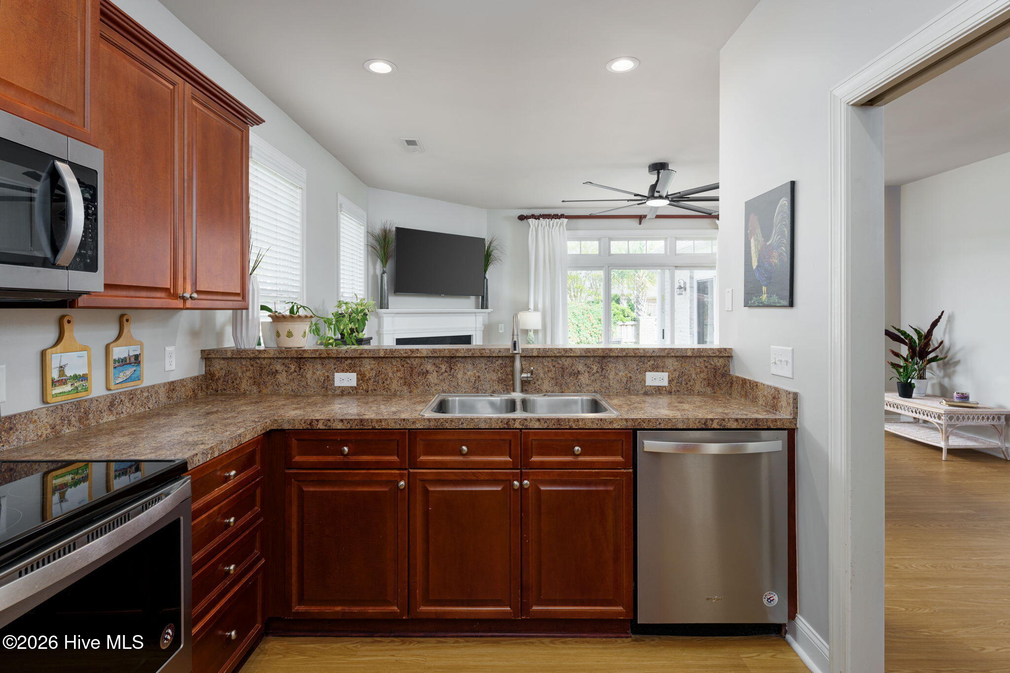 100564591 | Photo 11