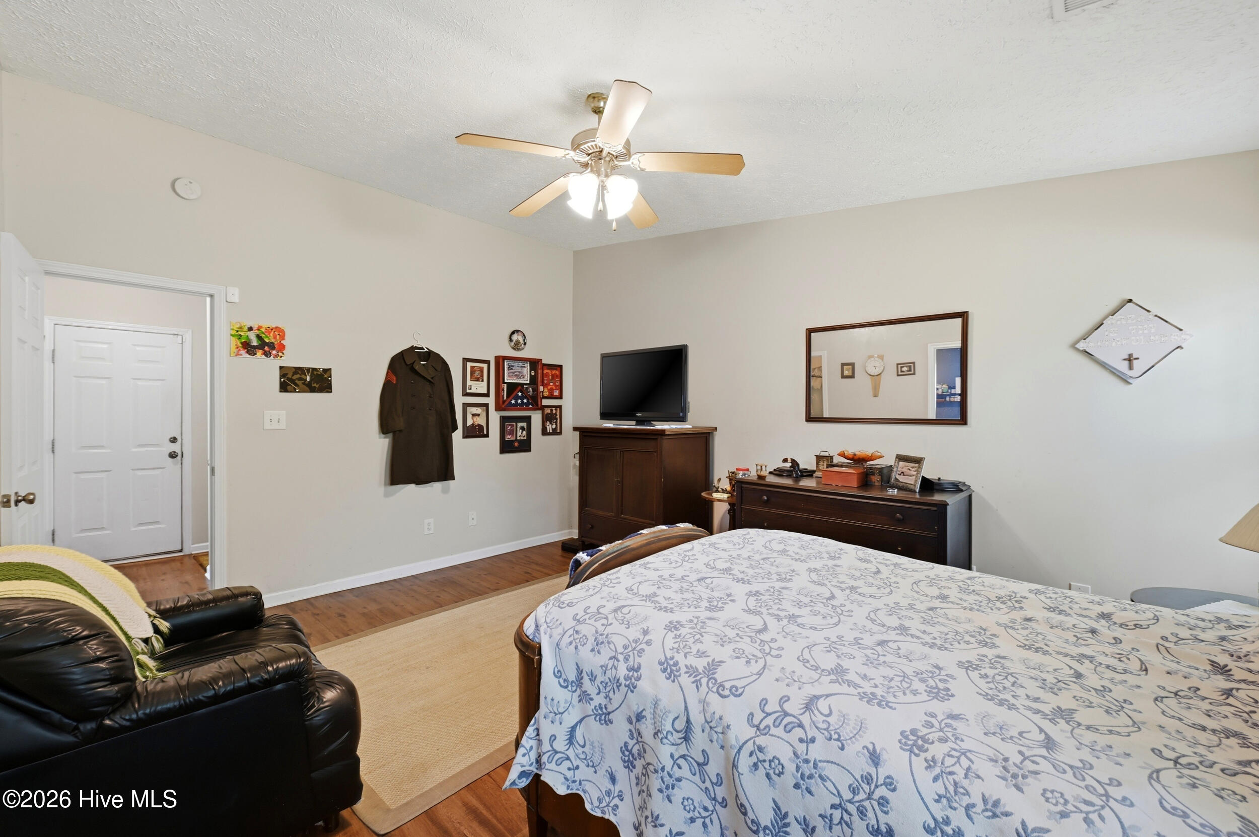 100566143 | Photo 18