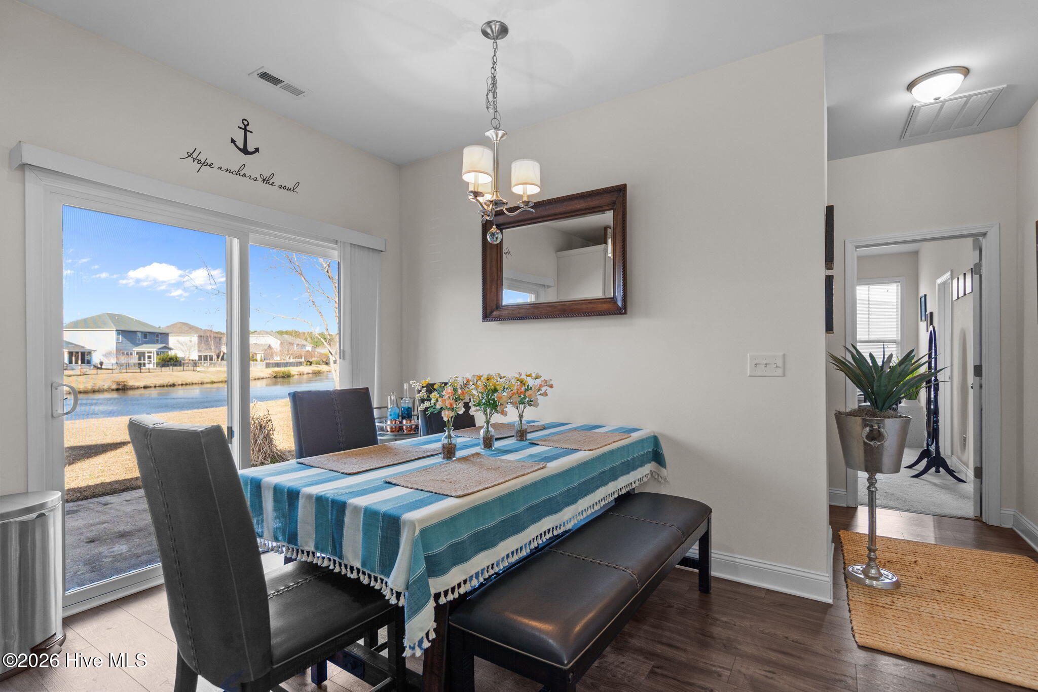 100548714 | Photo 16