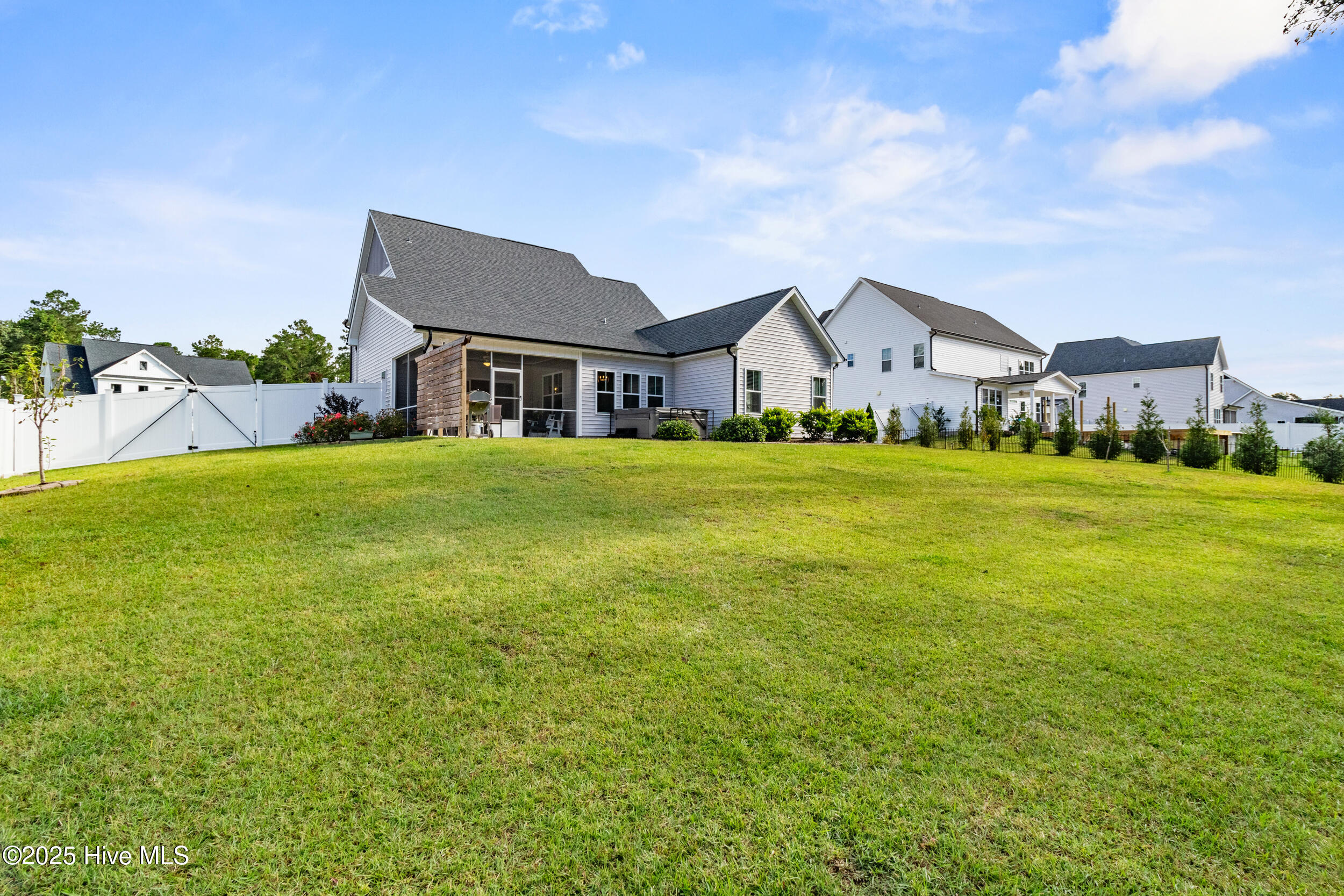 100536261 | Photo 45