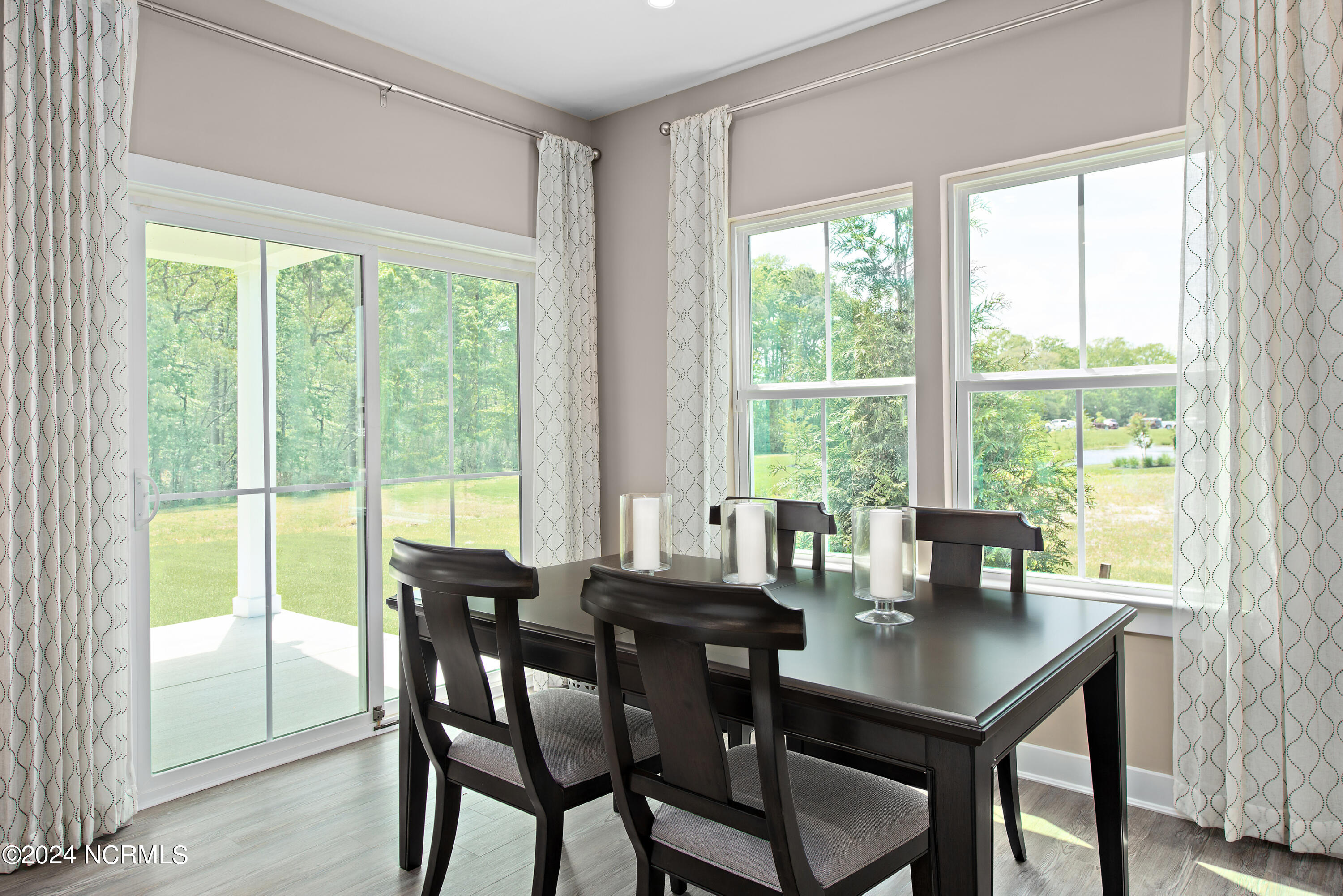 100562472 | Photo 15