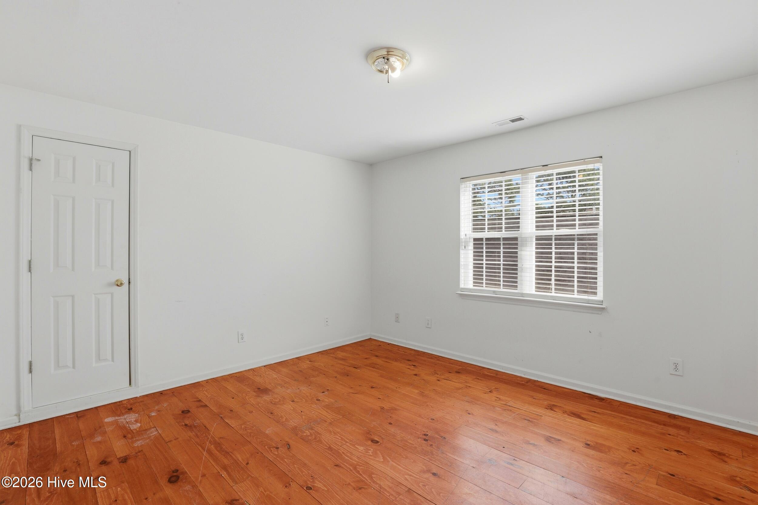 100558616 | Photo 23