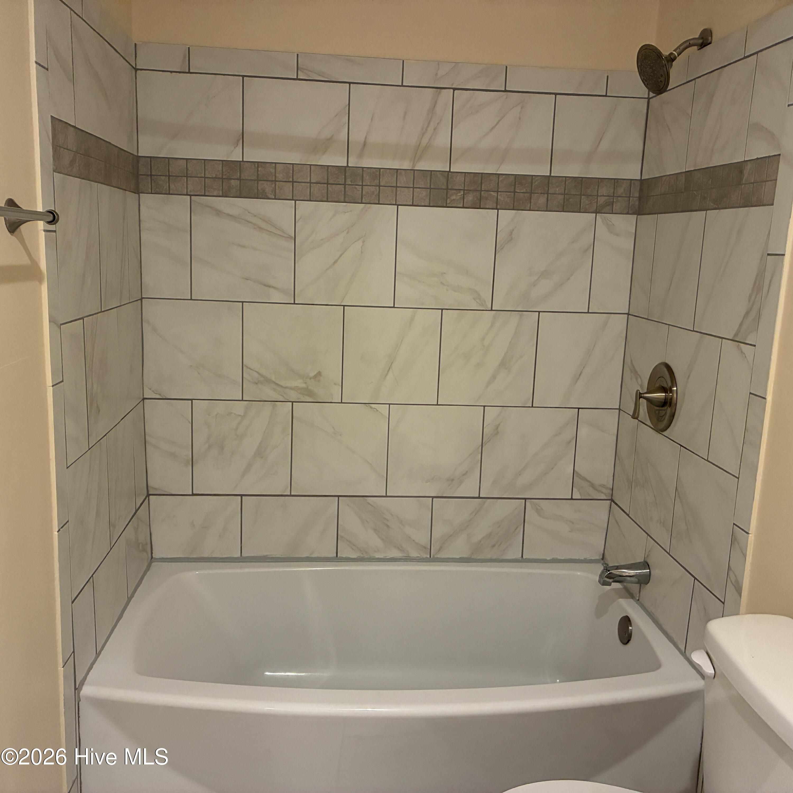 100560744 | Photo 33