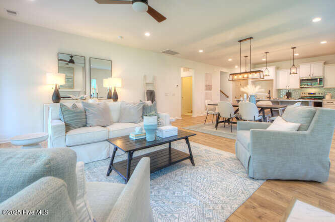 100527327 | Photo 18