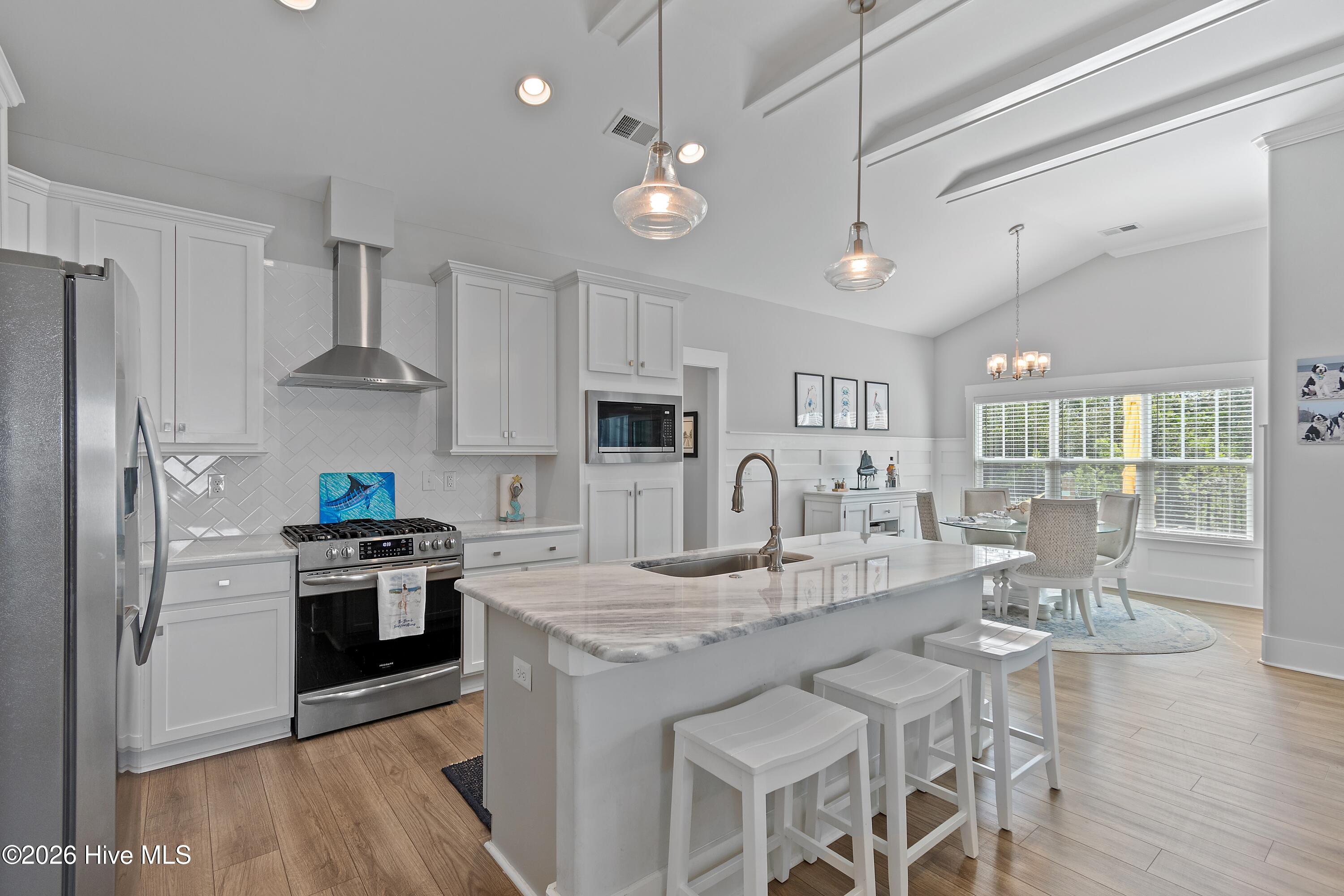 100566064 | Photo 15