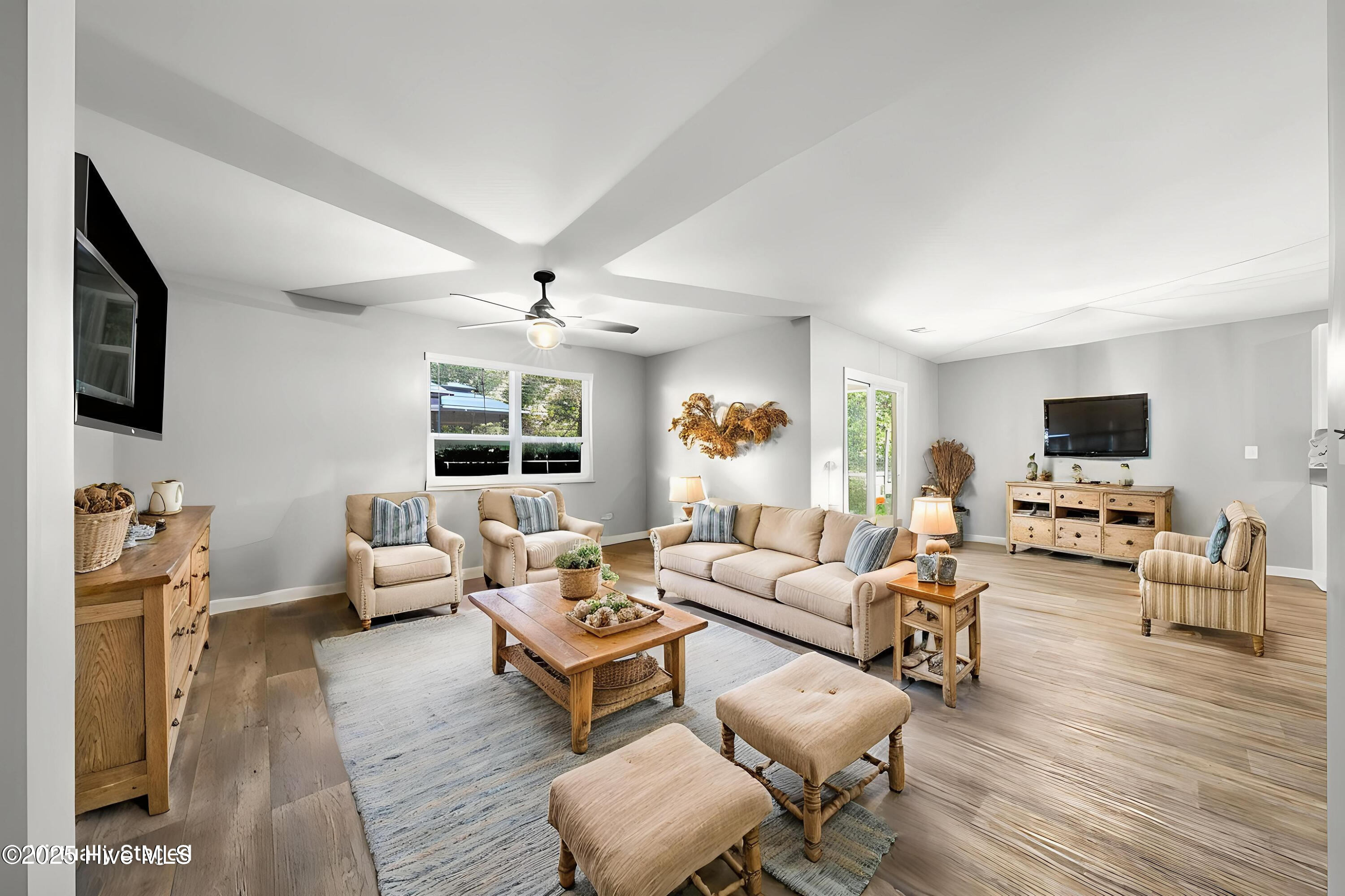 100538063 | Photo 36