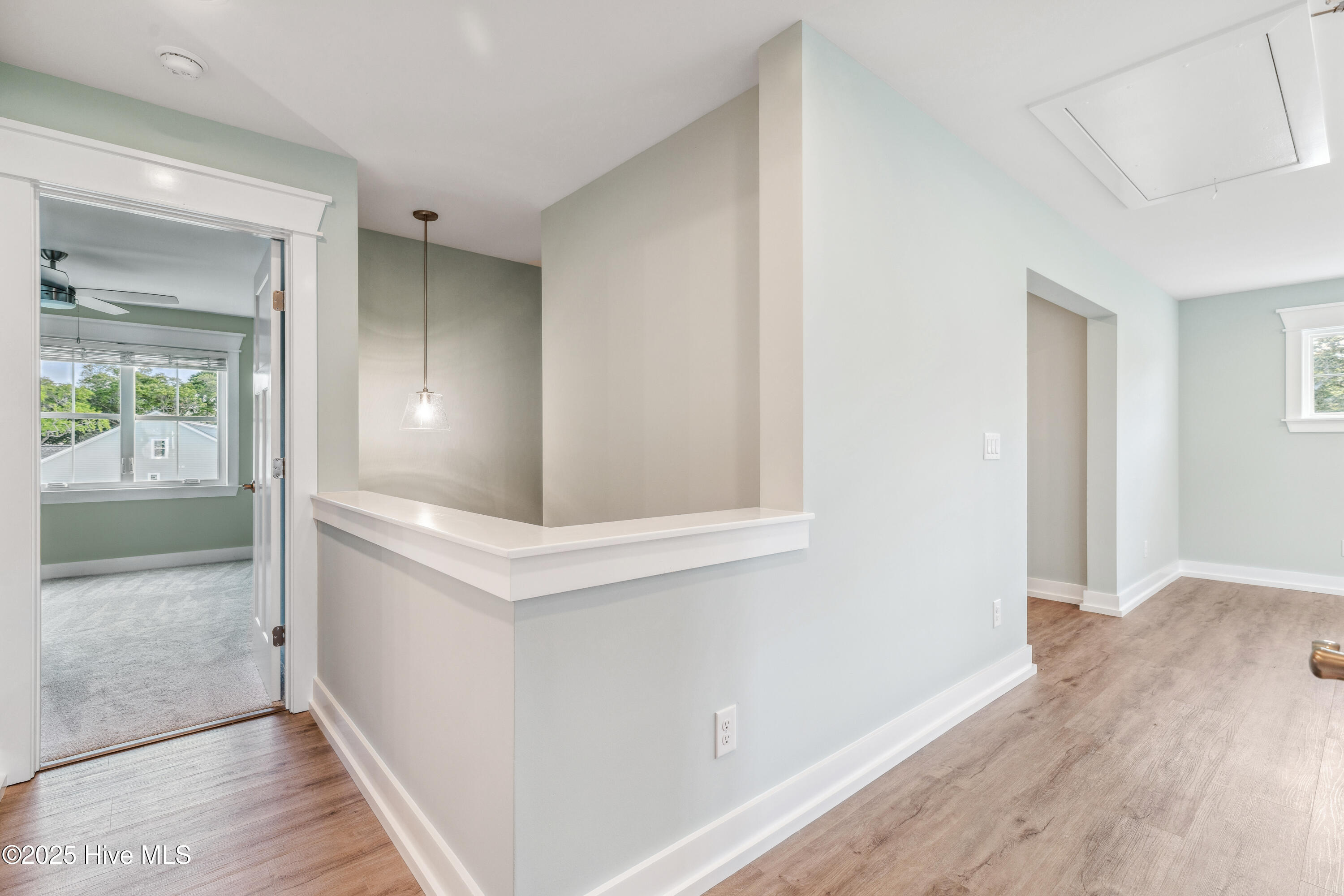 100558454 | Photo 49