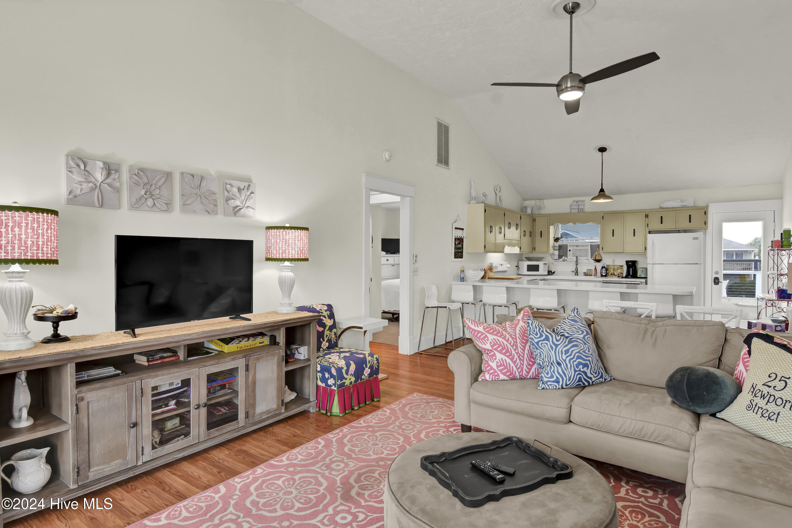 100512671 | Photo 12