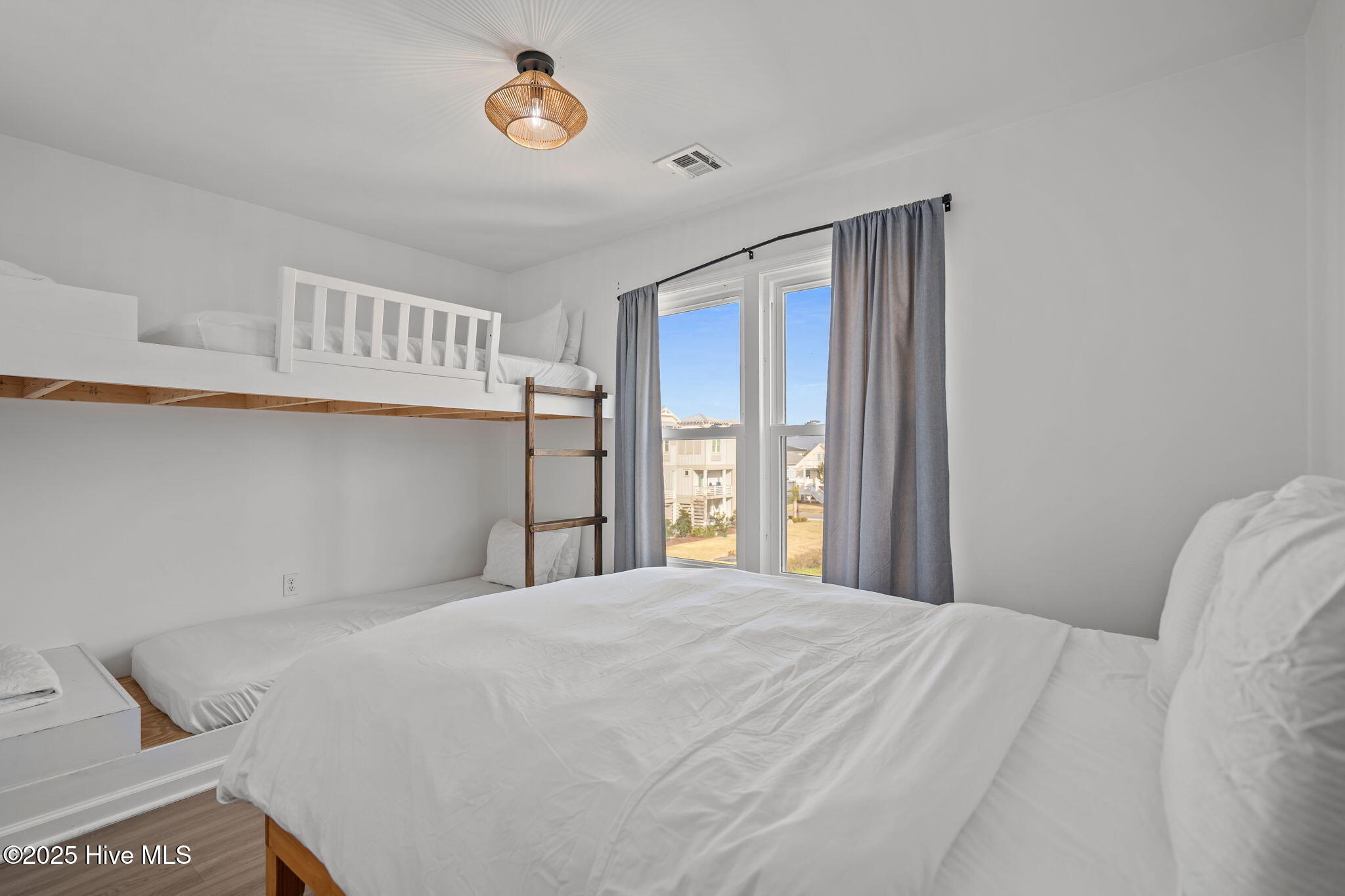 100544620 | Photo 24