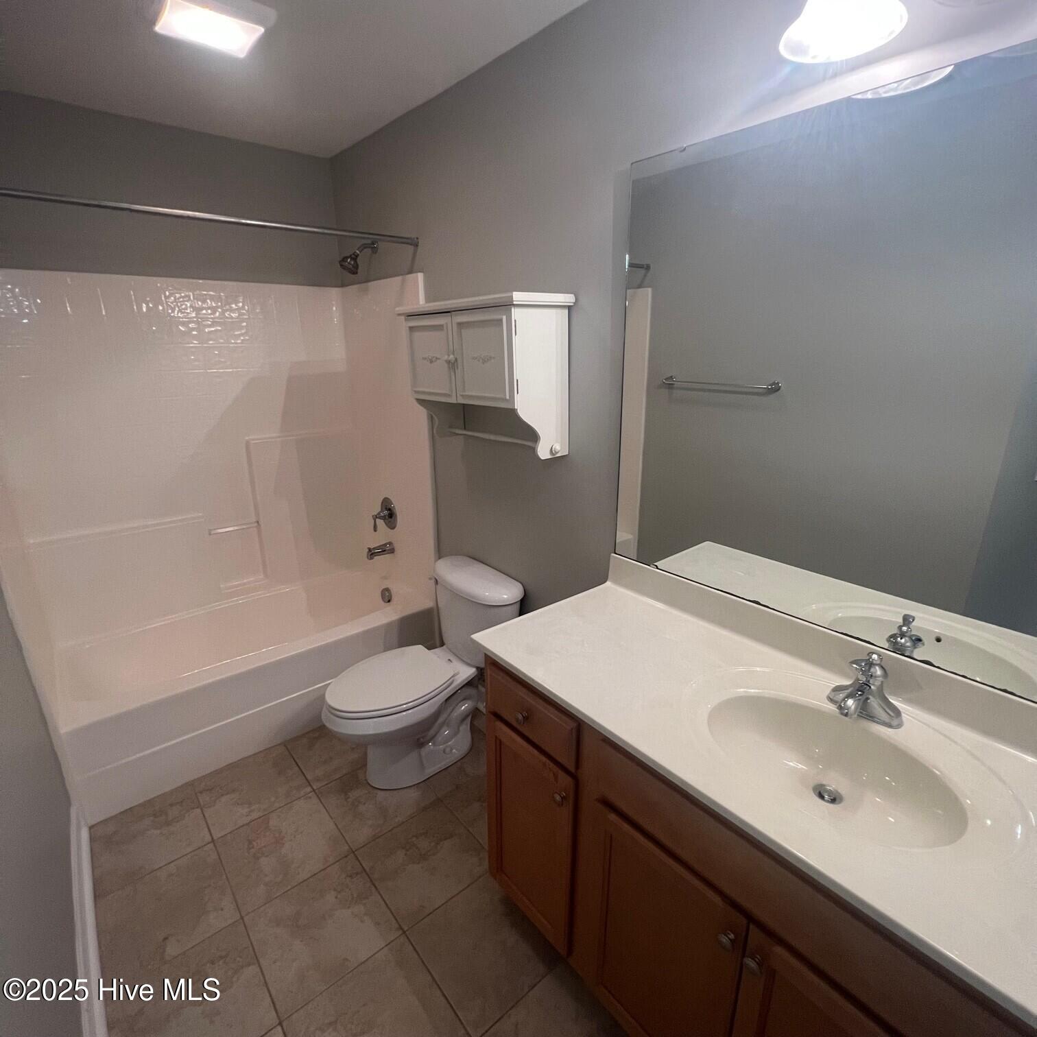 Hall Bathroom - 1801 Fox Den Way #3