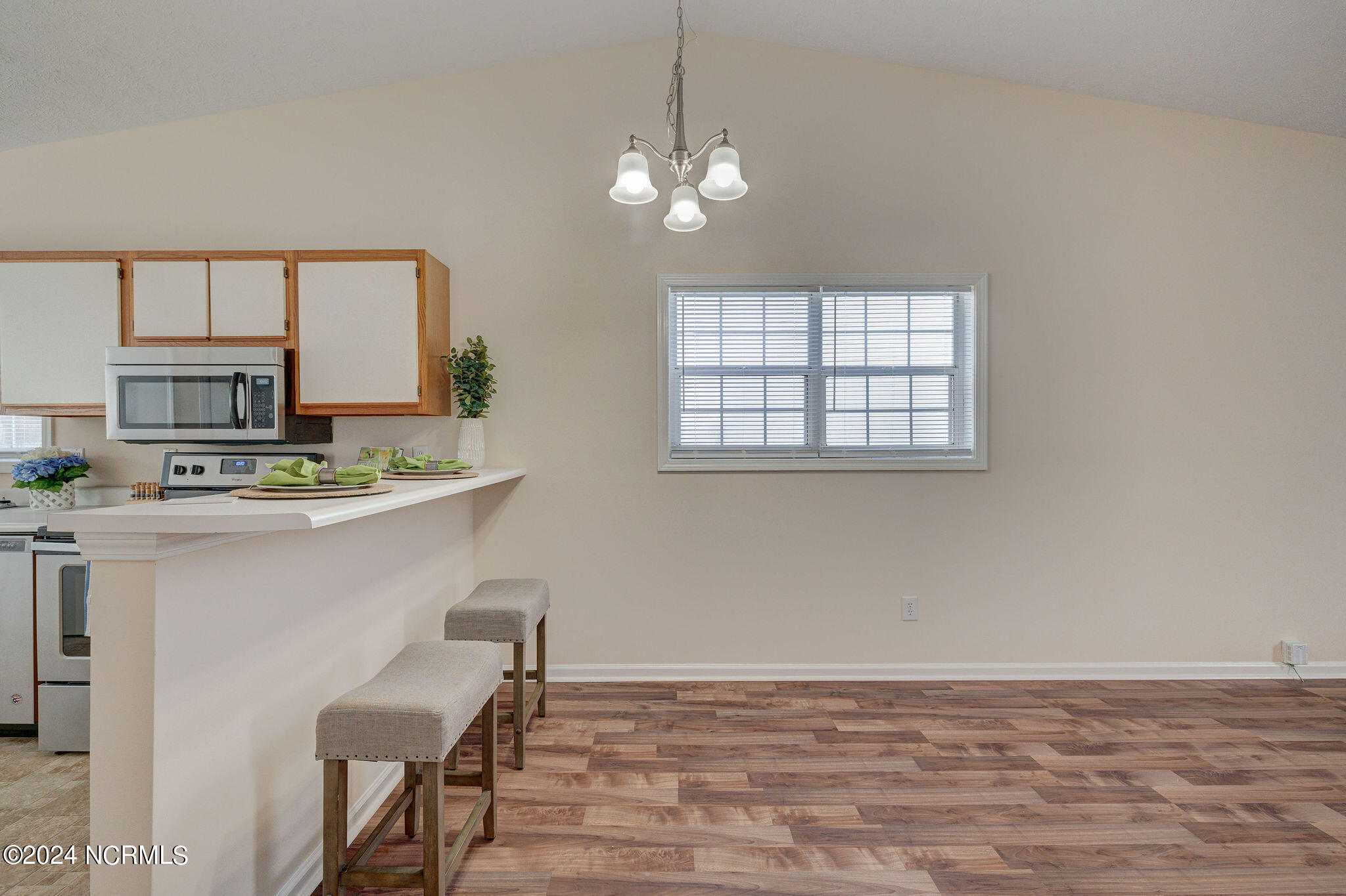 100555871 | Photo 15