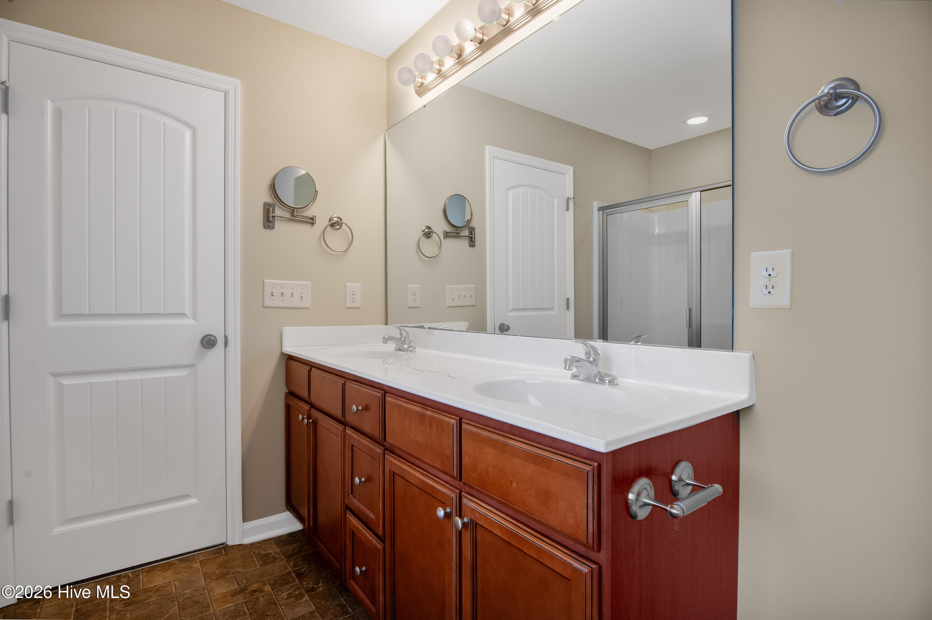 100545678 | Photo 37