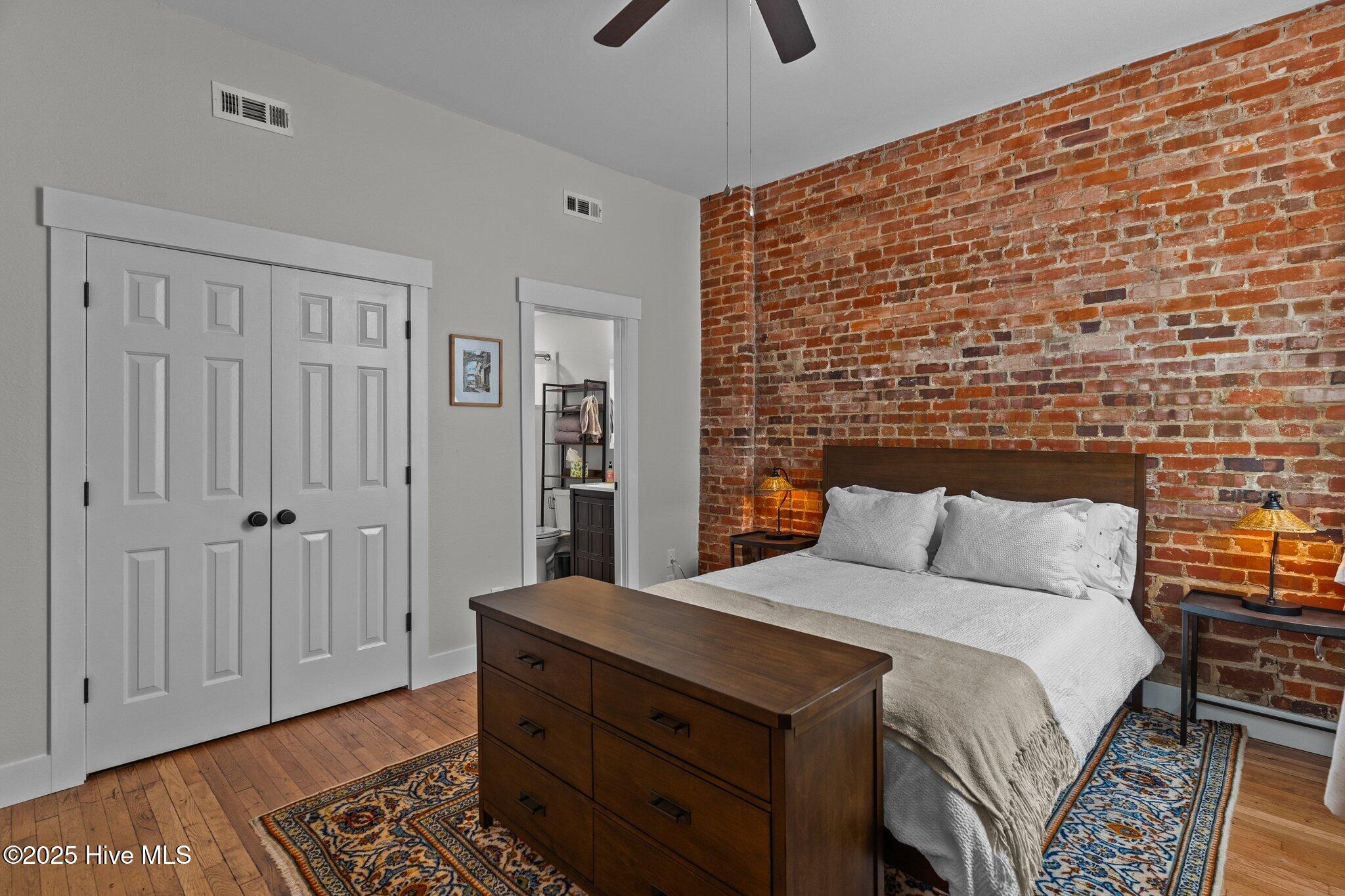 100543966 | Photo 25