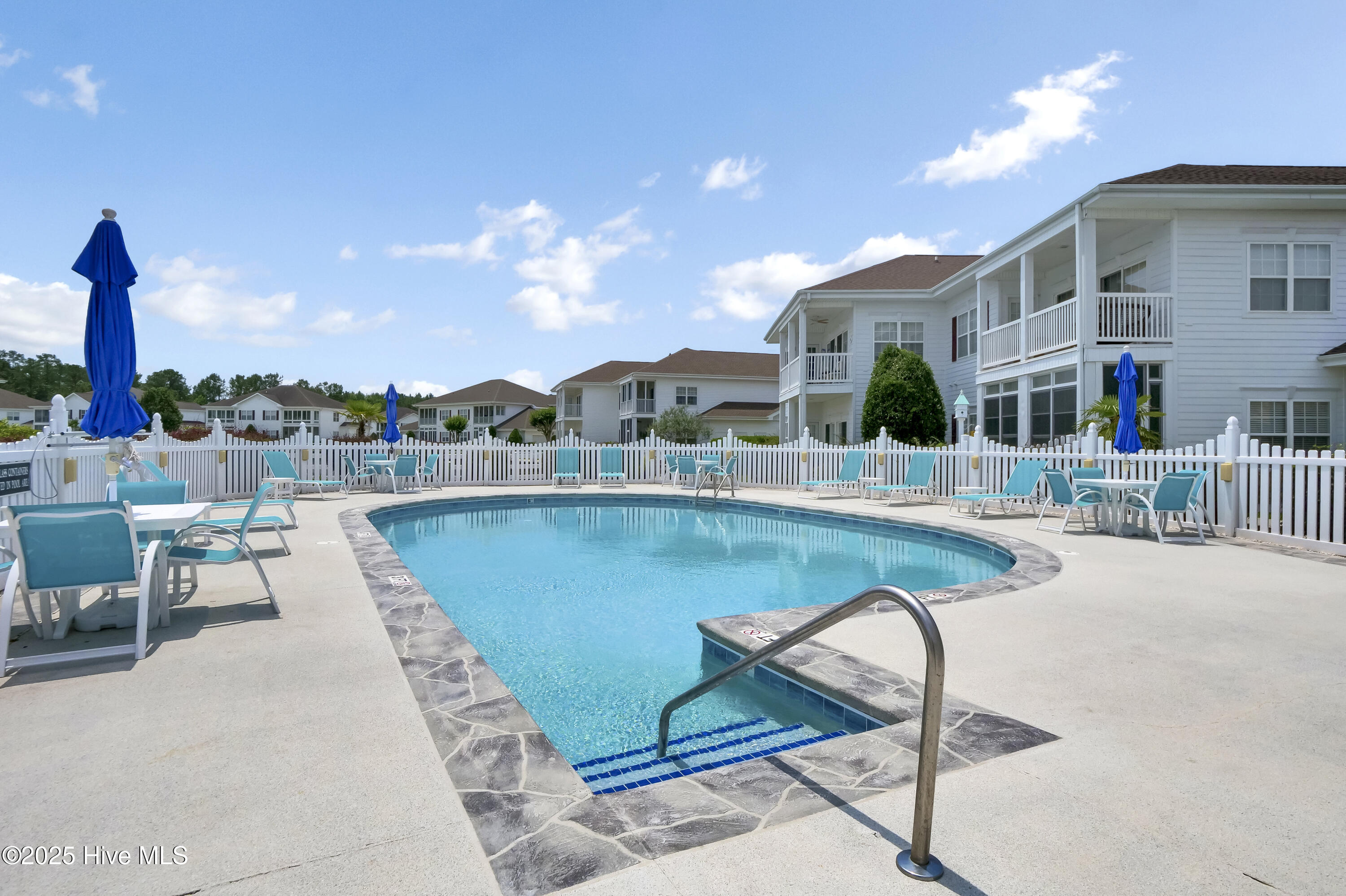 100515209 | Photo 45