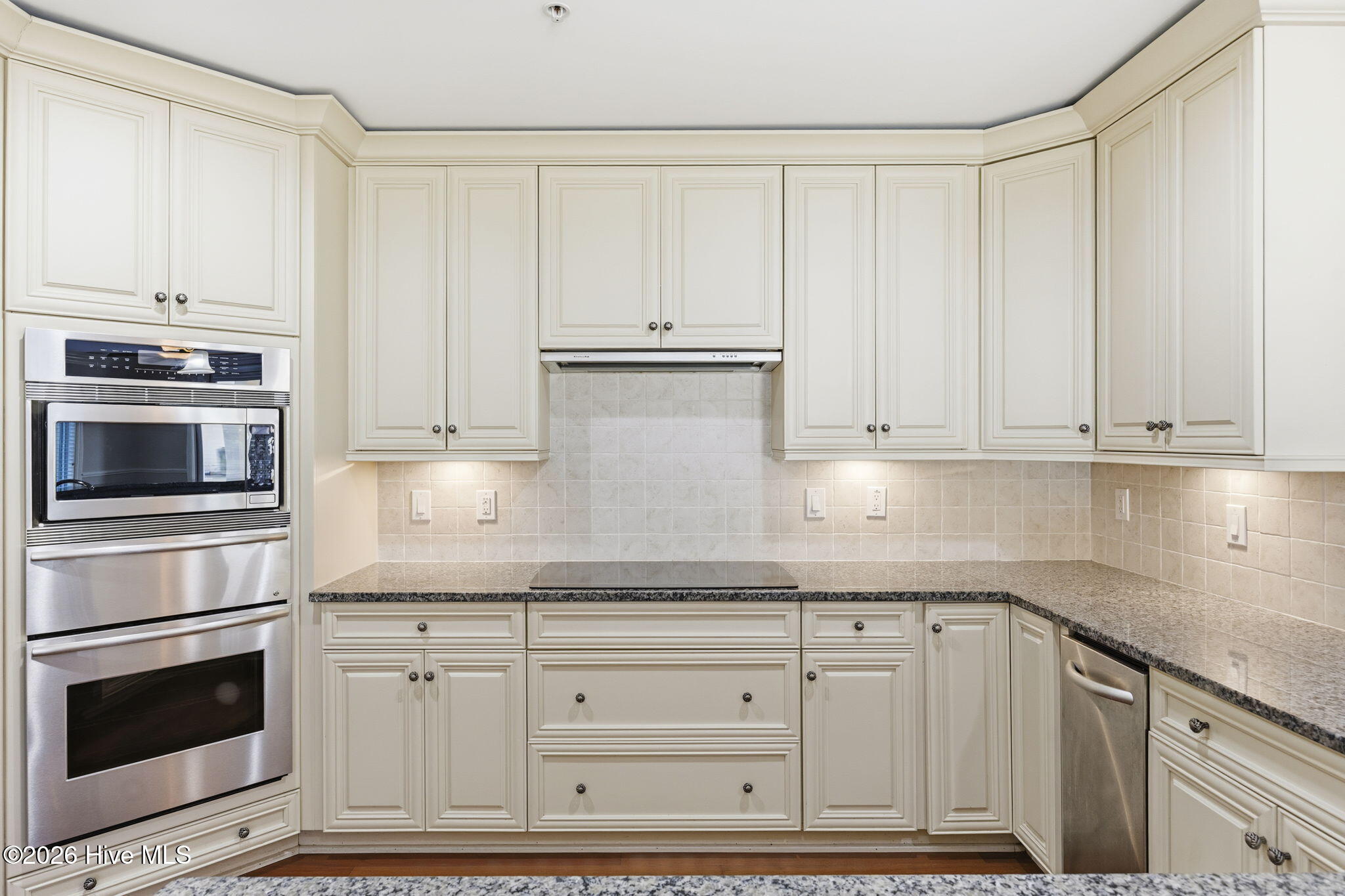 100569060 | Photo 17