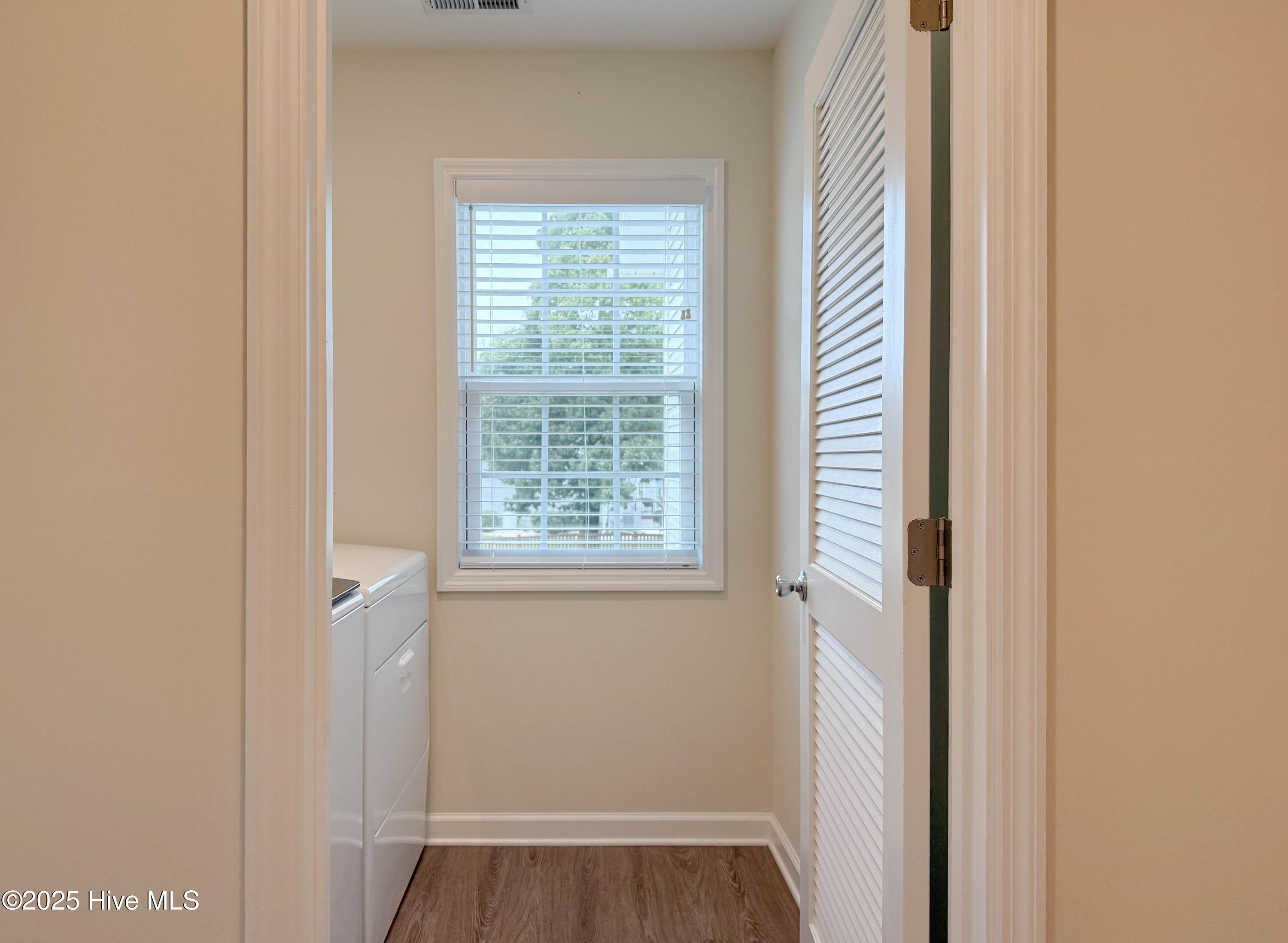 100536408 | Photo 46