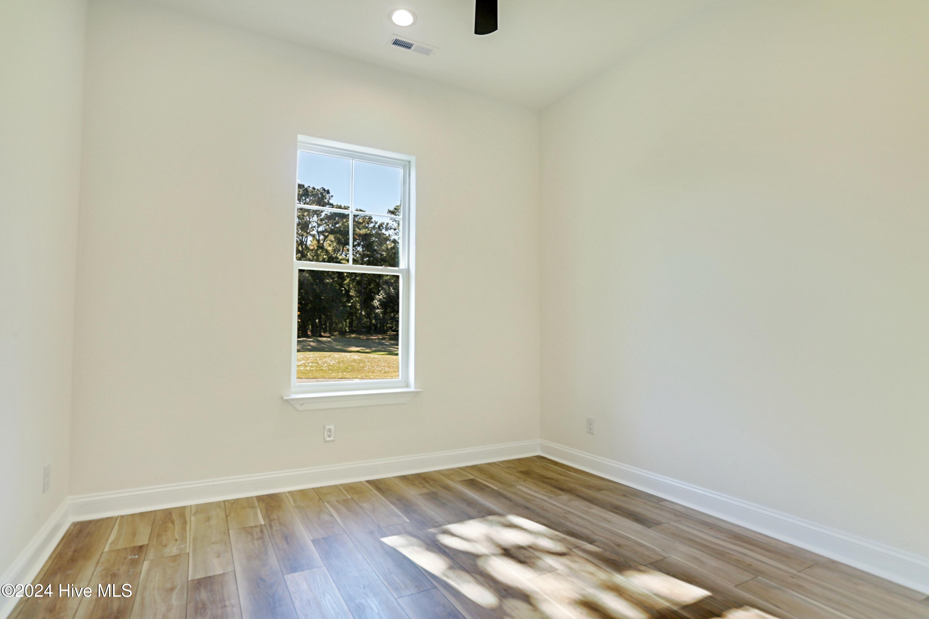 100477355 | Photo 39