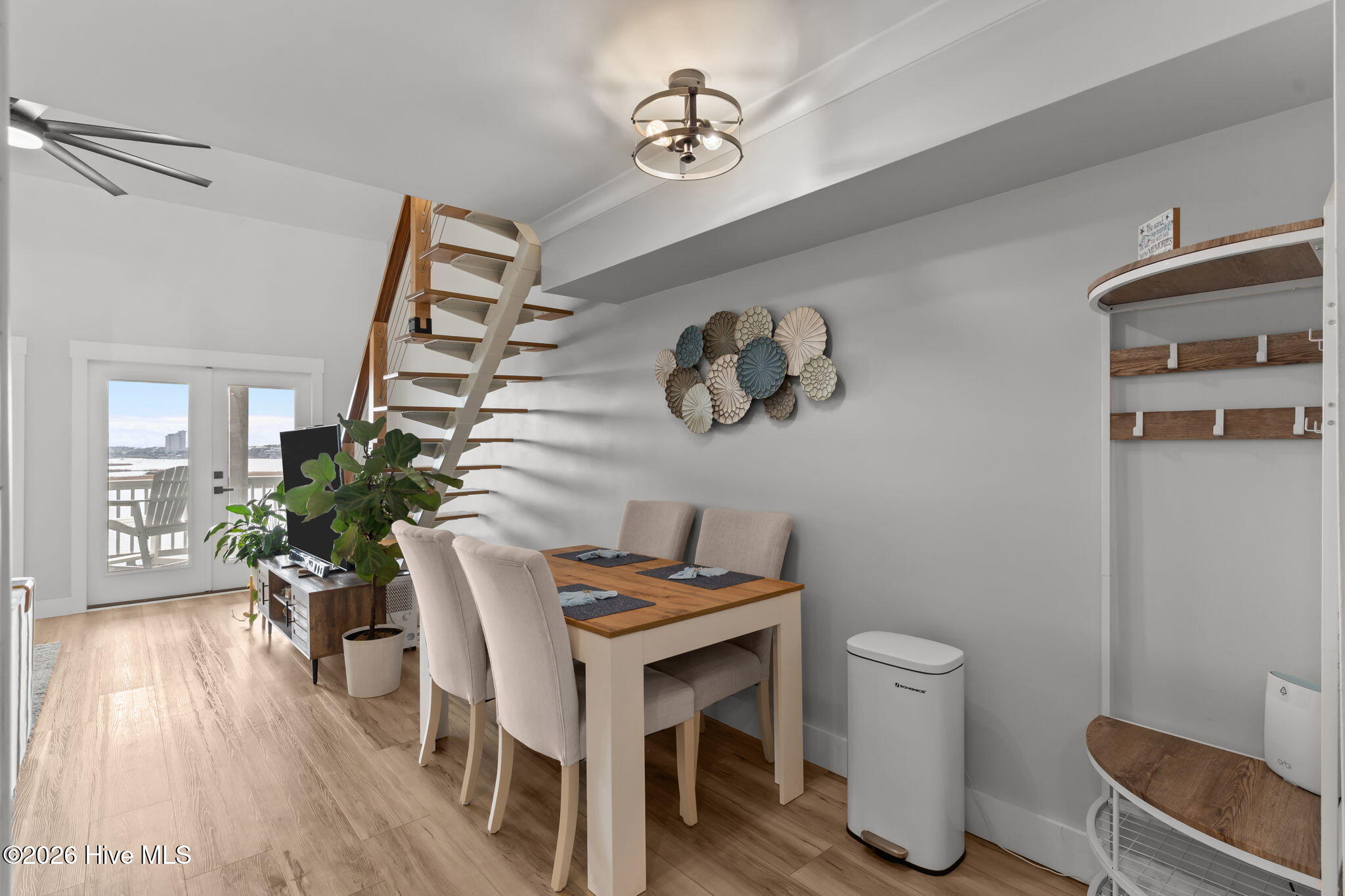 100548962 | Photo 17