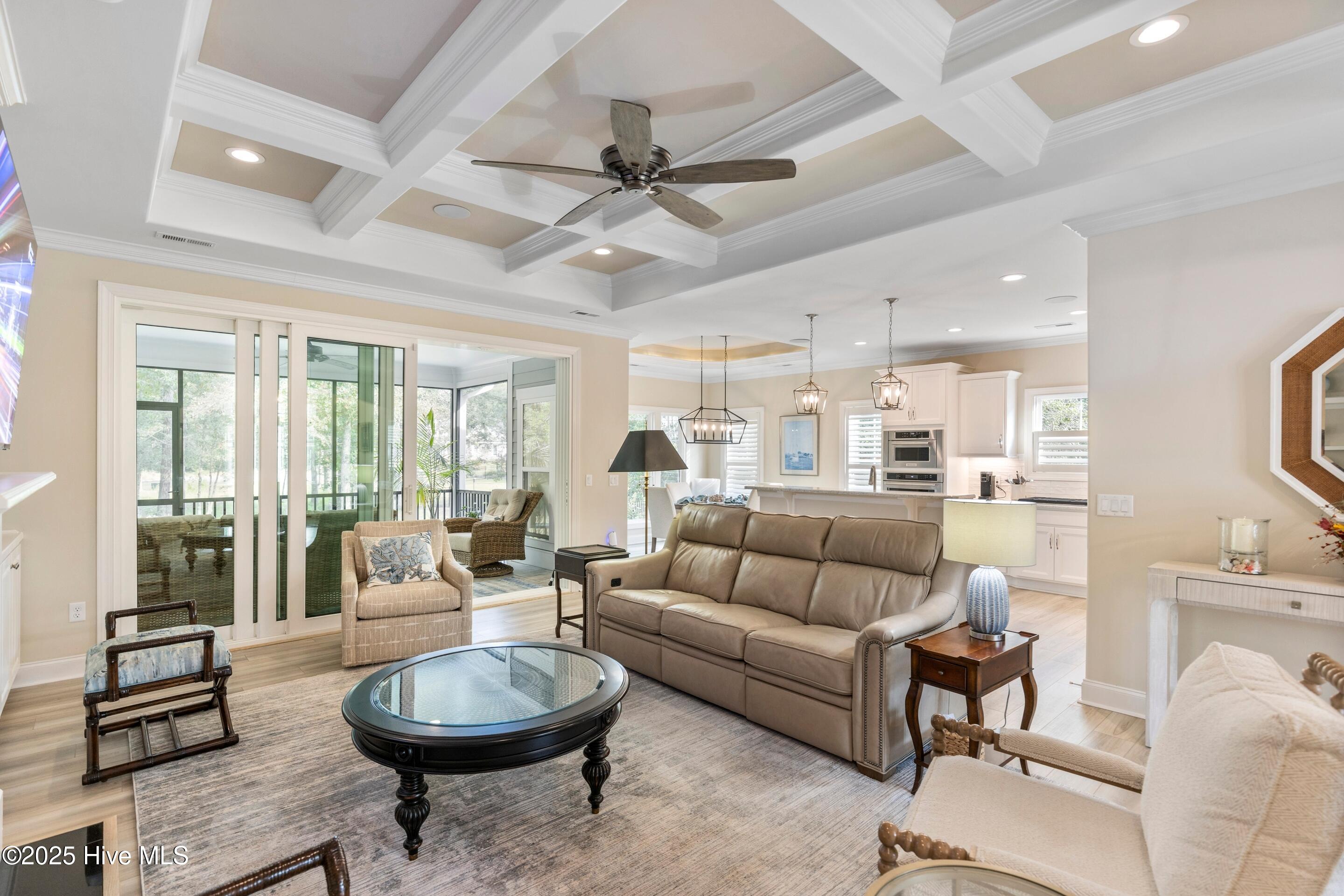 100558361 | Photo 13