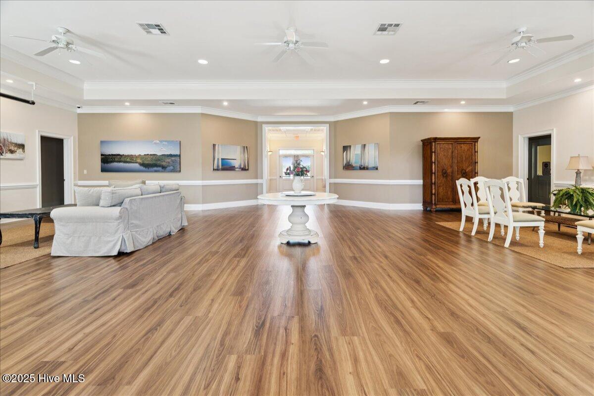 100553393 | Photo 51