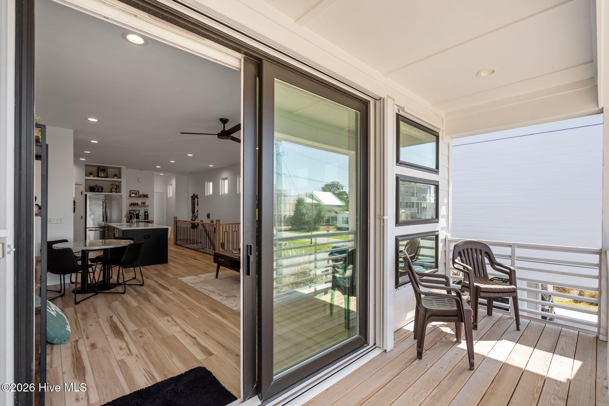 100559537 | Photo 16