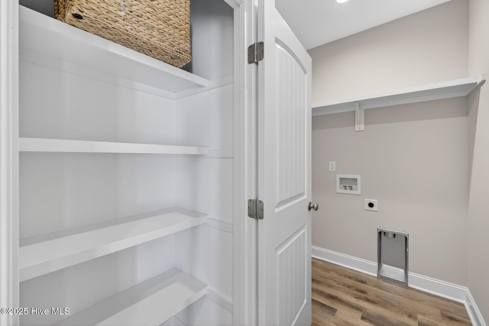 100546683 | Photo 27