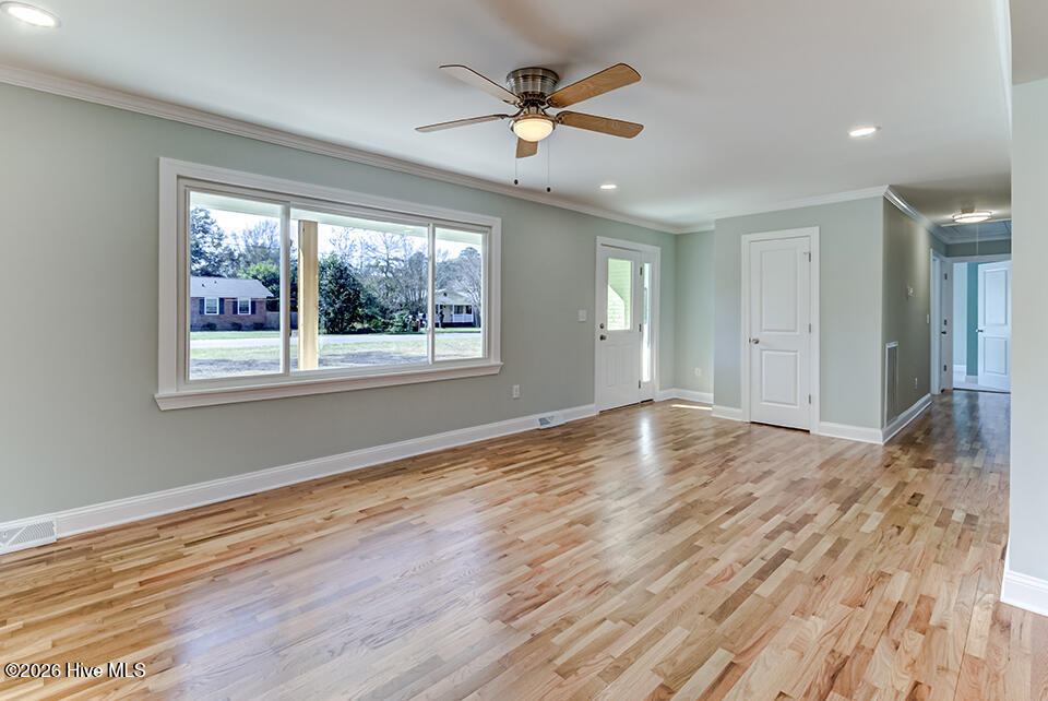 100558677 | Photo 21