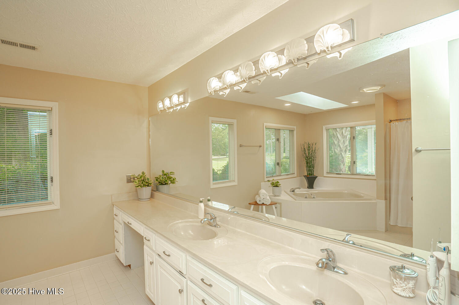 100524429 | Photo 44