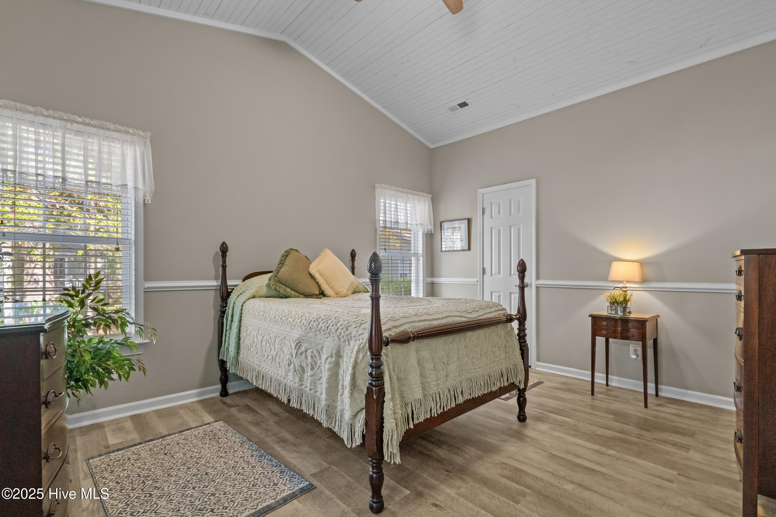 100542117 | Photo 18