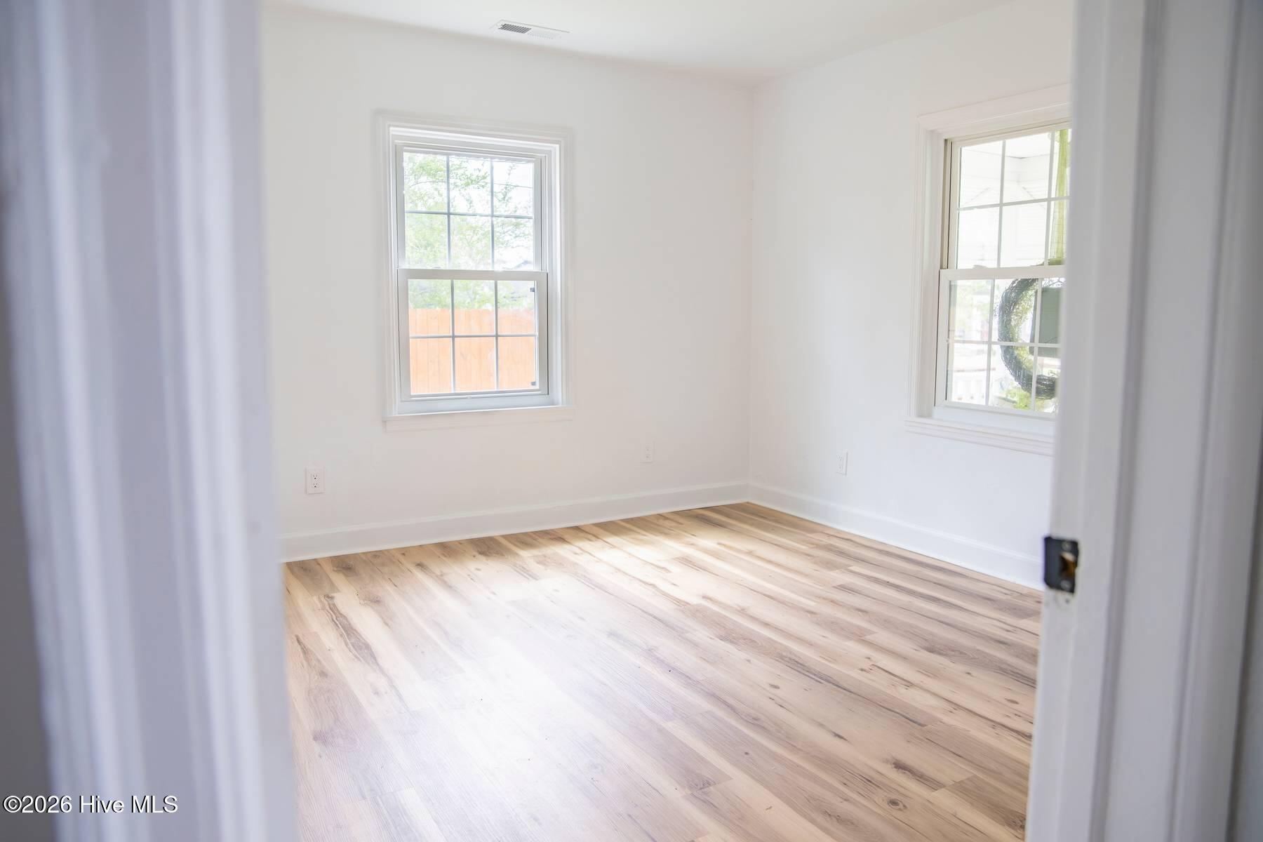 100568103 | Photo 10