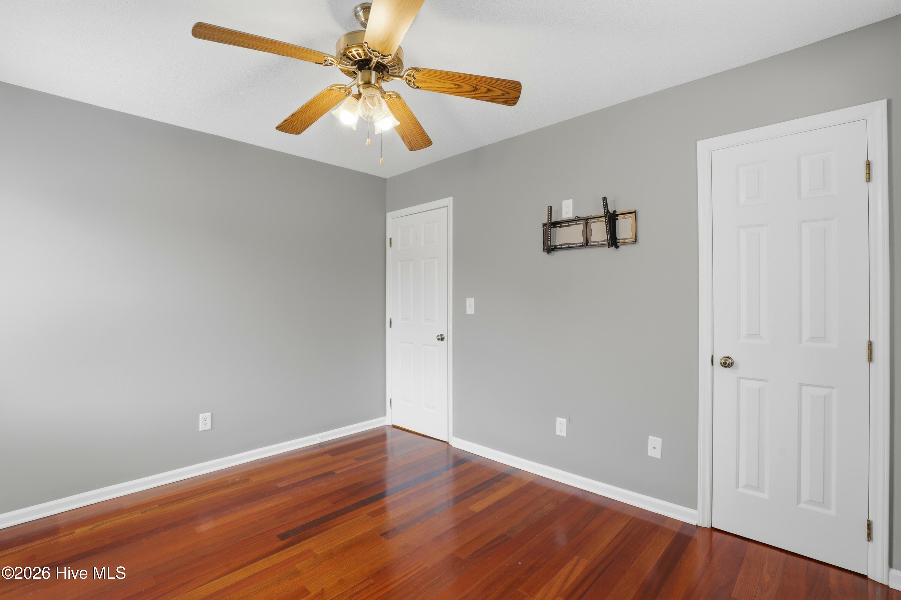 100553315 | Photo 22